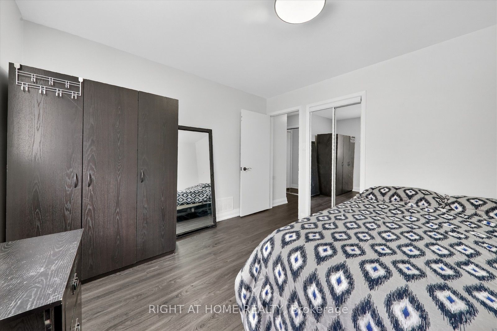 314 Morrish Road S Property Photo 14