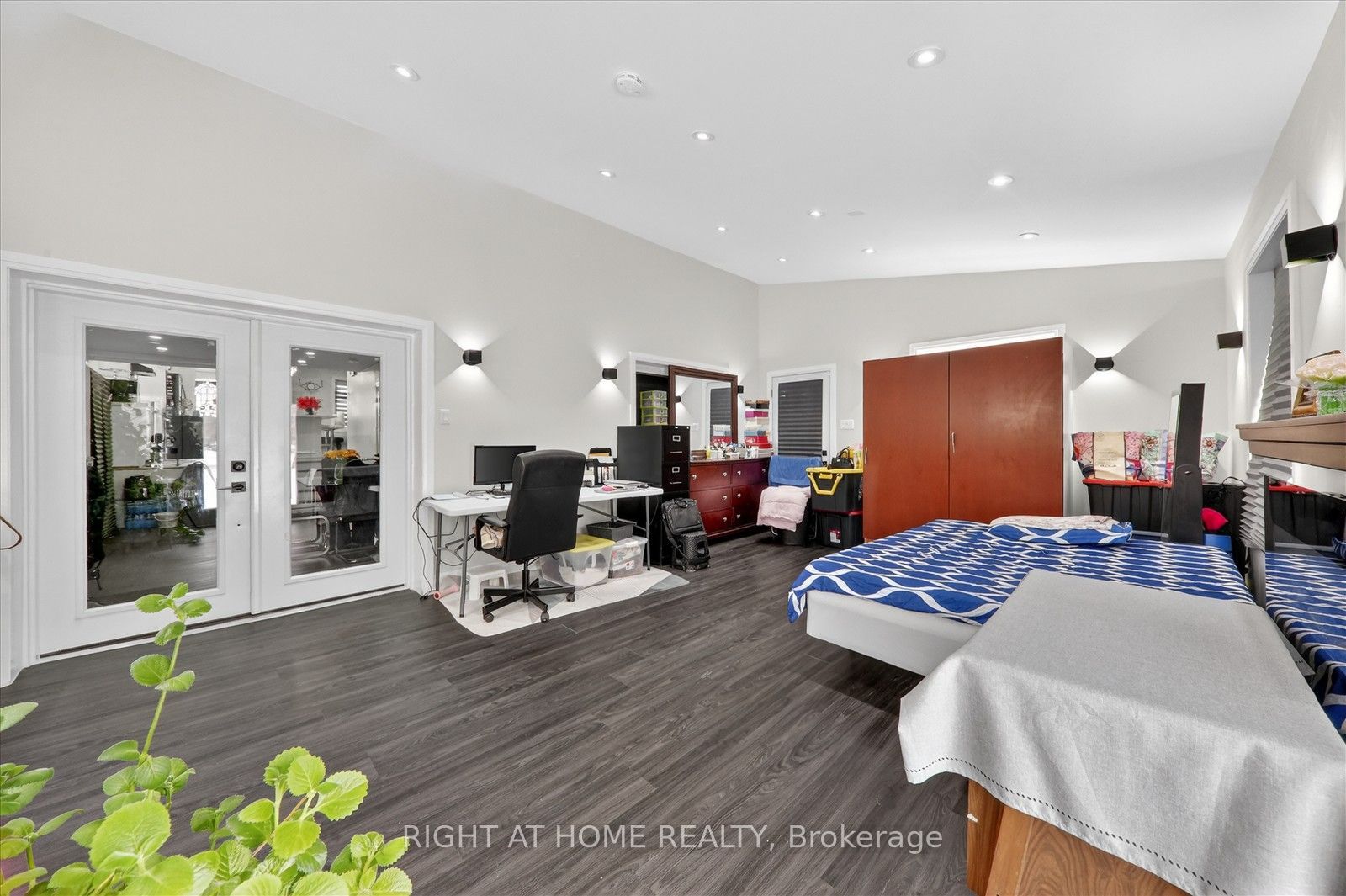 314 Morrish Road S Property Photo 21