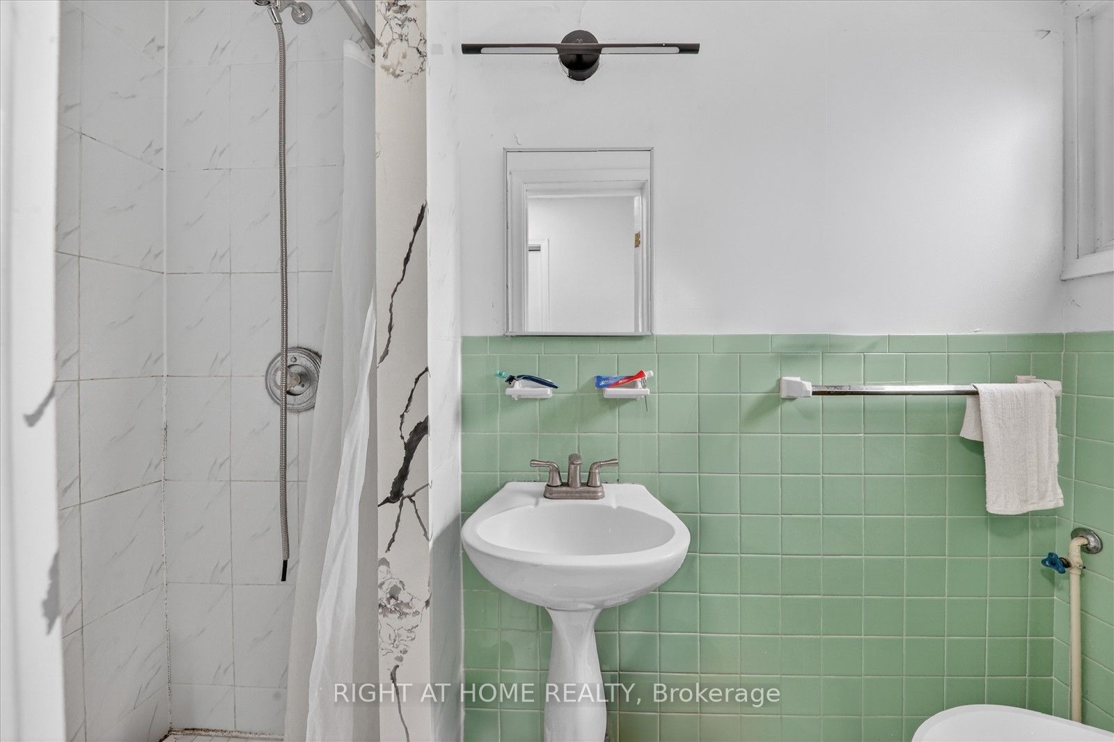 314 Morrish Road S Property Photo 23