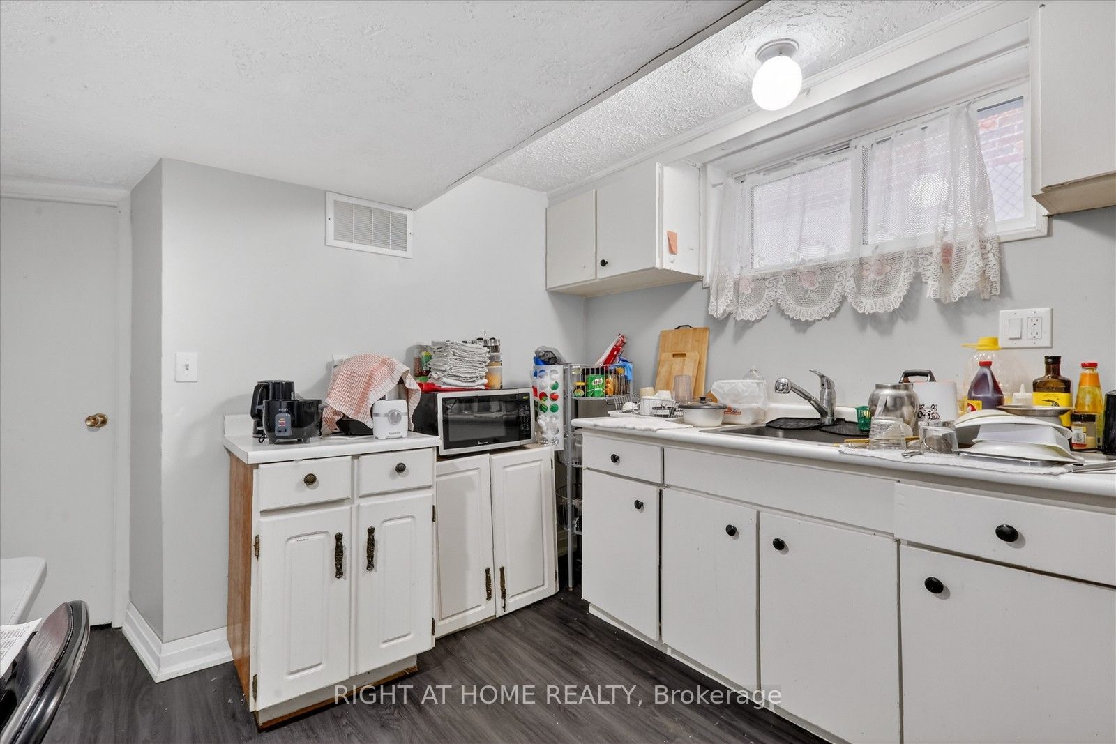 314 Morrish Road S Property Photo 27