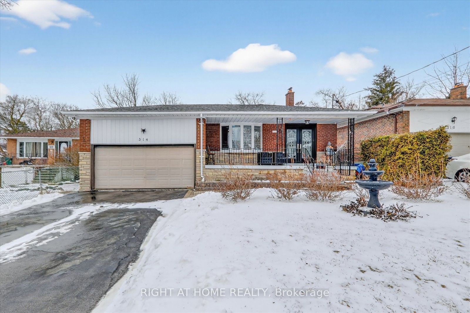 314 Morrish Road S Property Photo 34