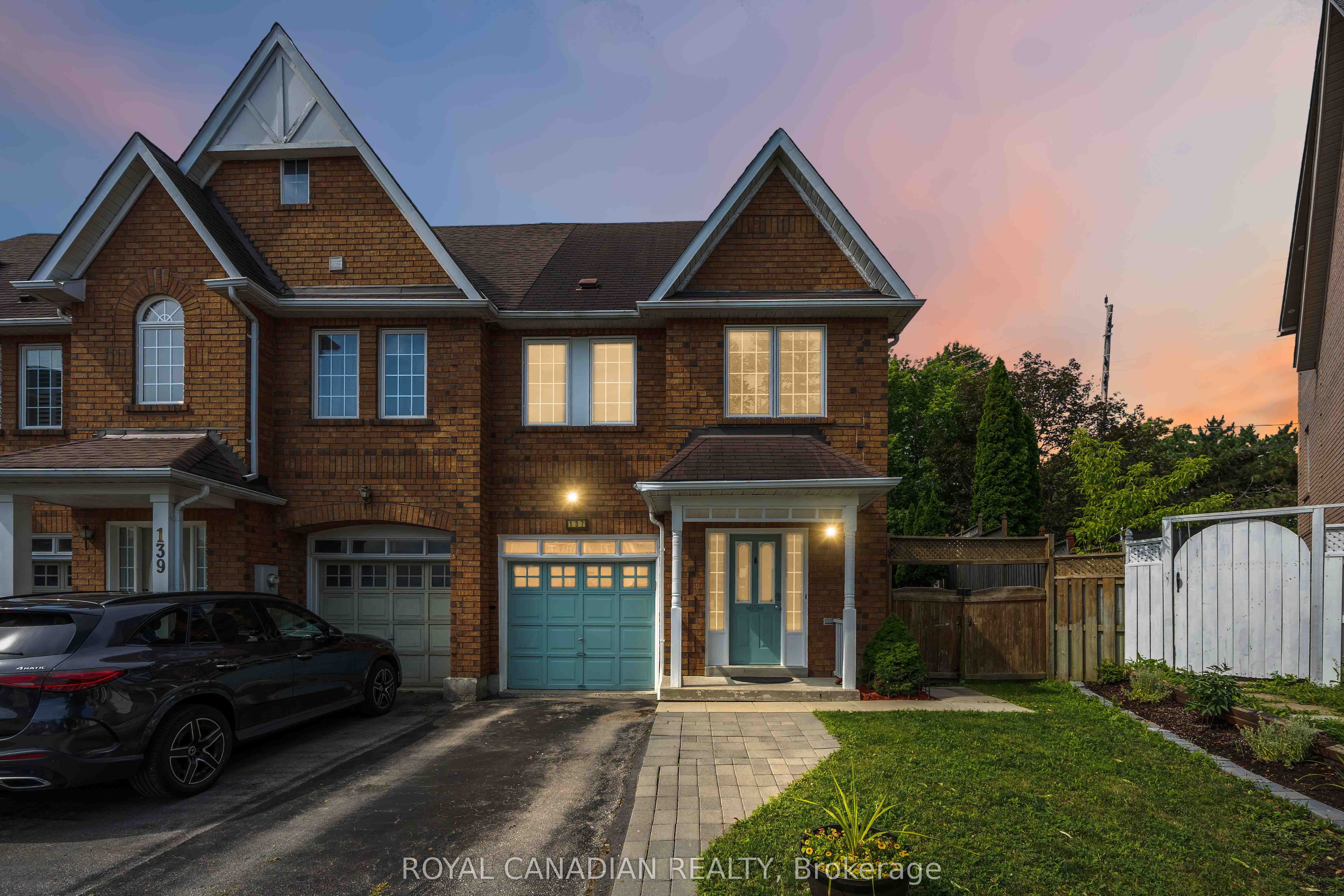137 Stokely Crescent Property Photo 3