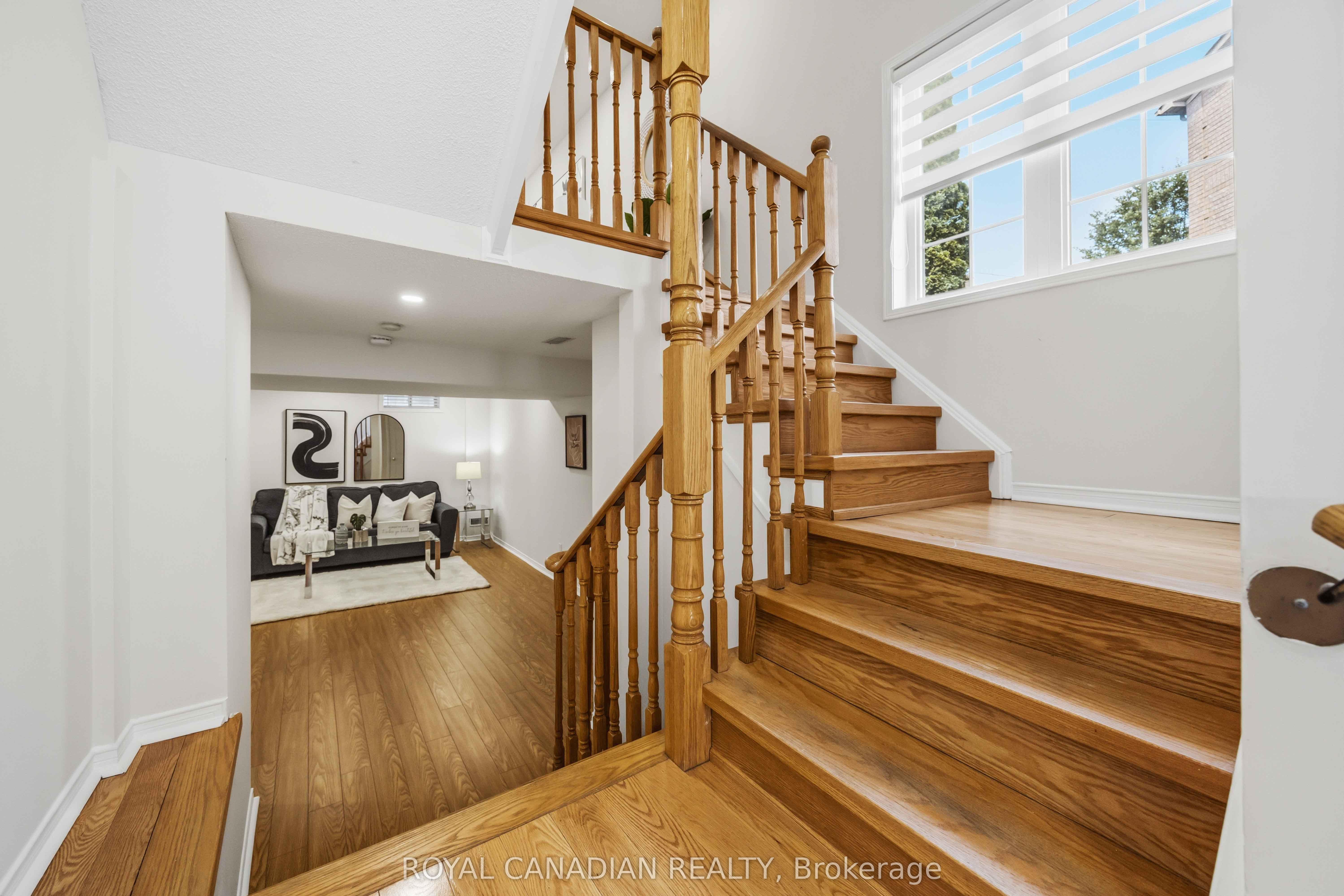 137 Stokely Crescent Property Photo 8