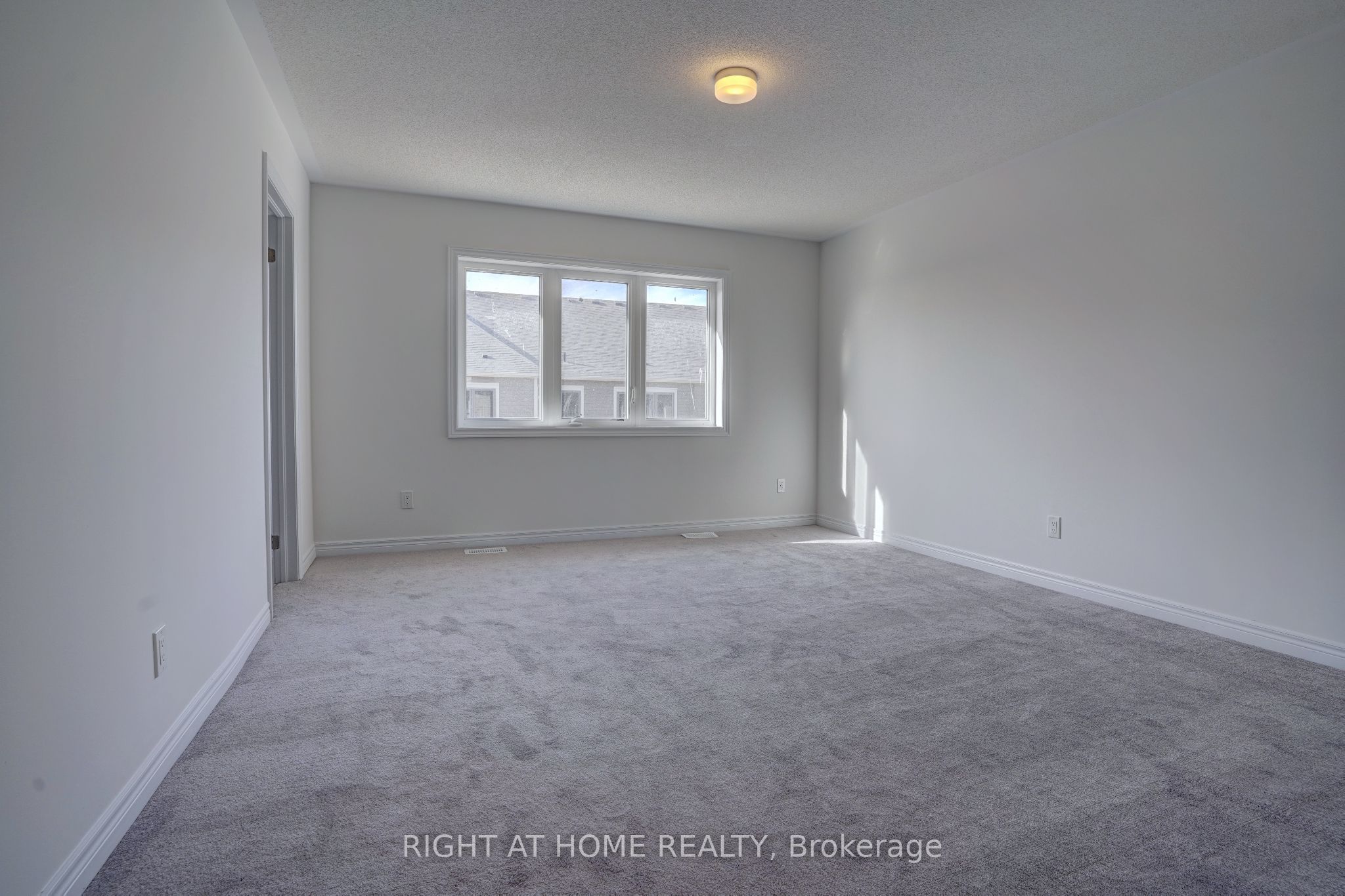 2038 Cameron Lott Crescent Property Photo 15