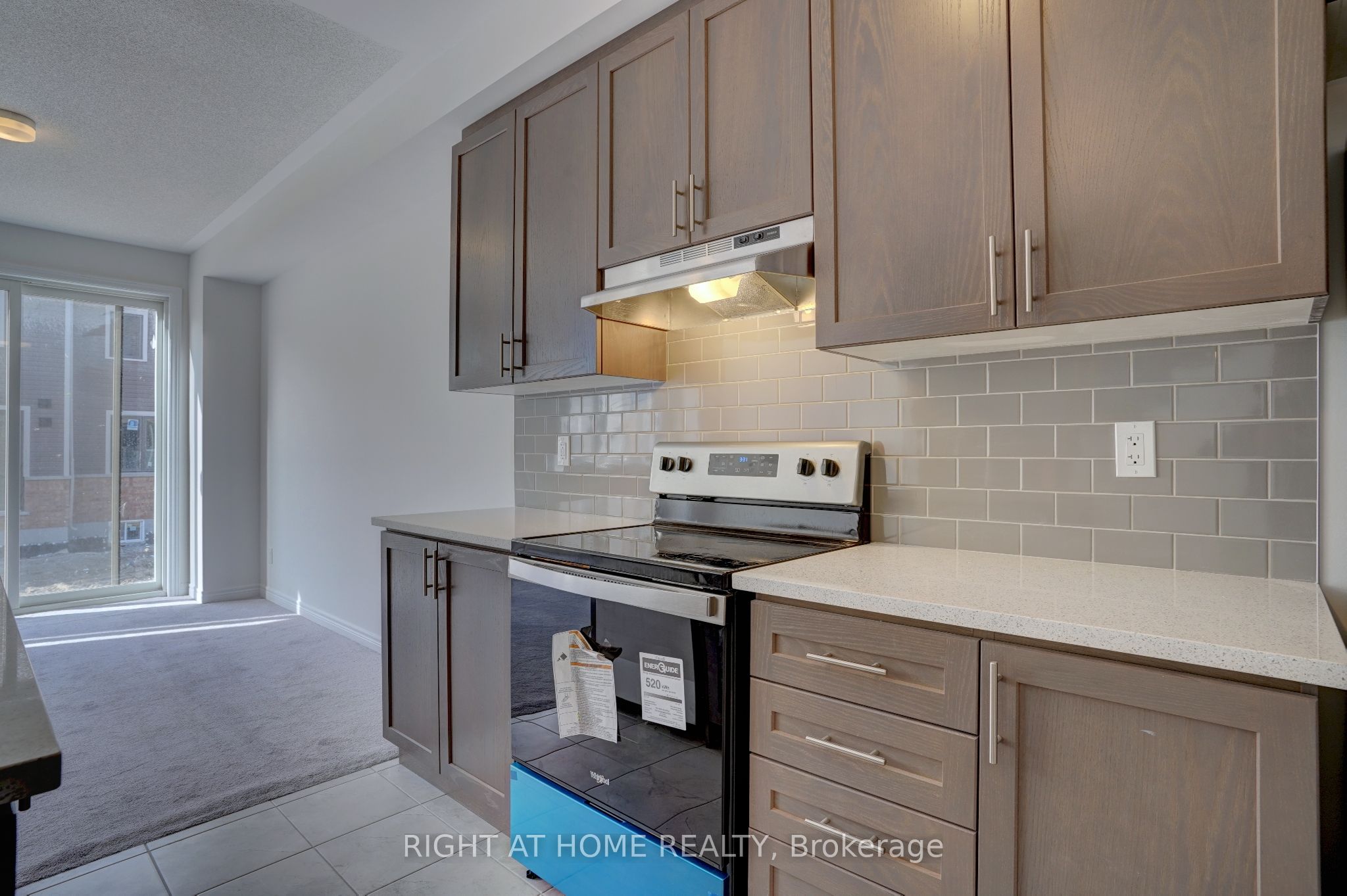 2038 Cameron Lott Crescent Property Photo 6