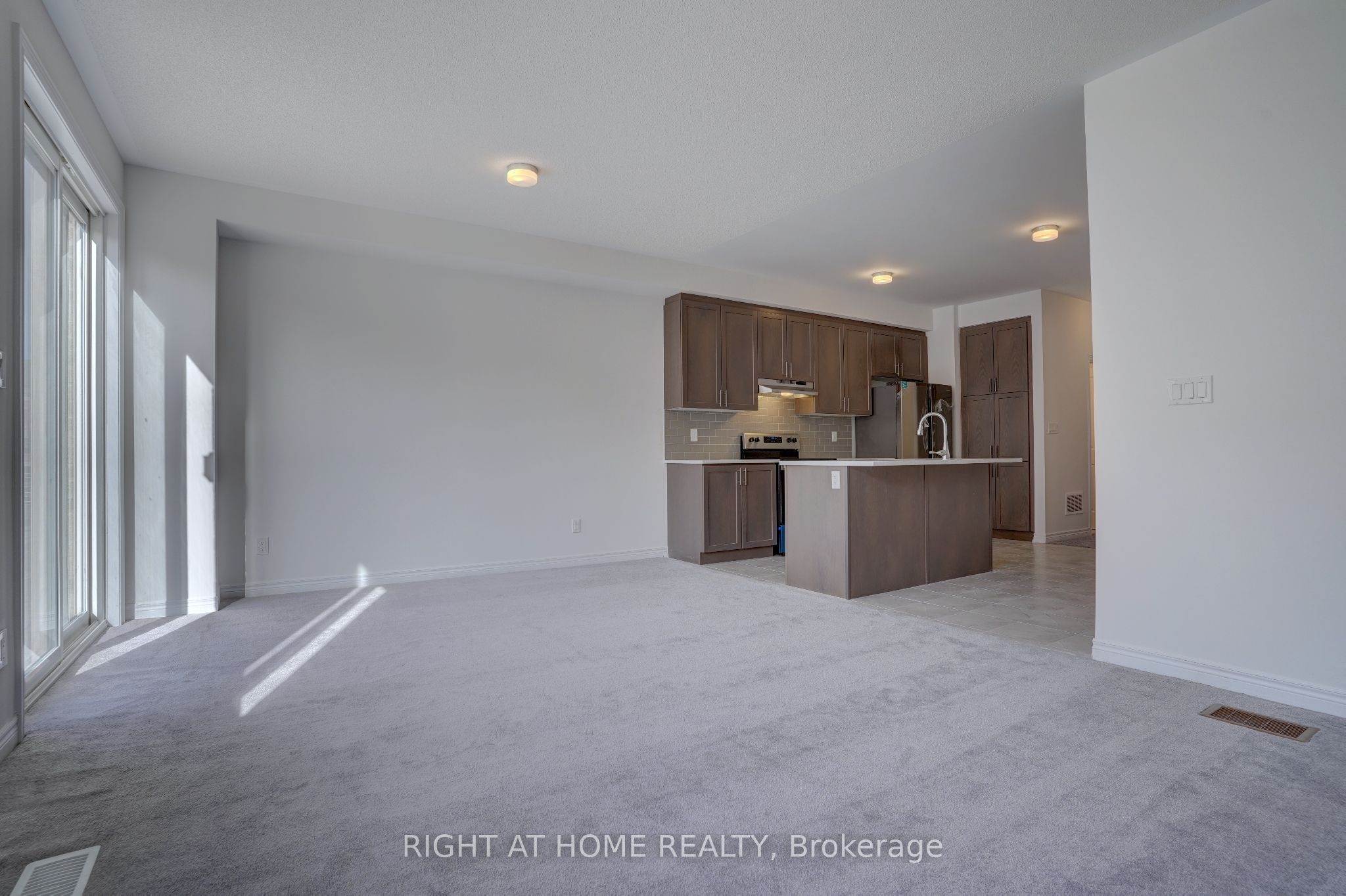 2038 Cameron Lott Crescent Property Photo 8