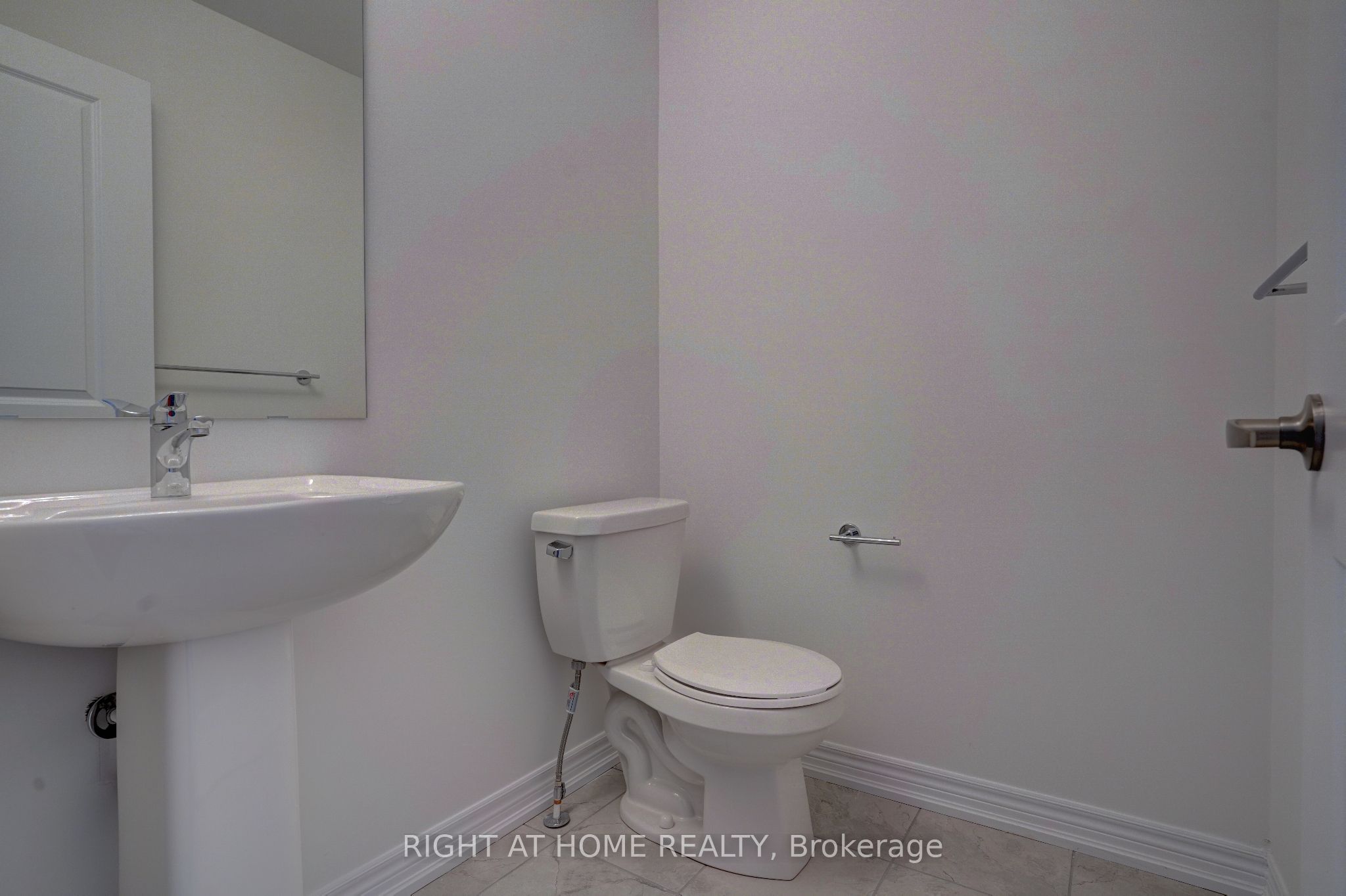 2038 Cameron Lott Crescent Property Photo 11