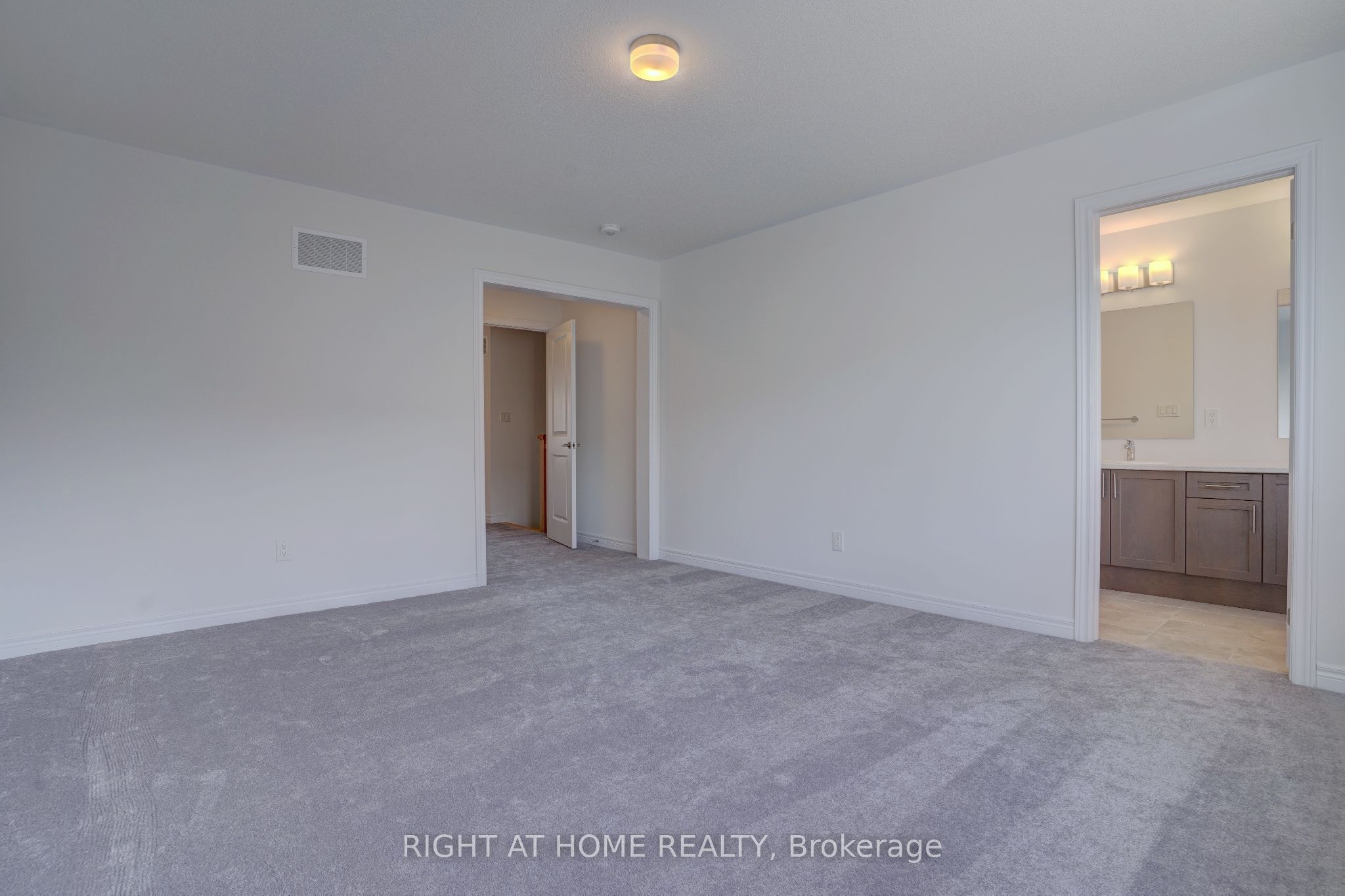 2038 Cameron Lott Crescent Property Photo 16