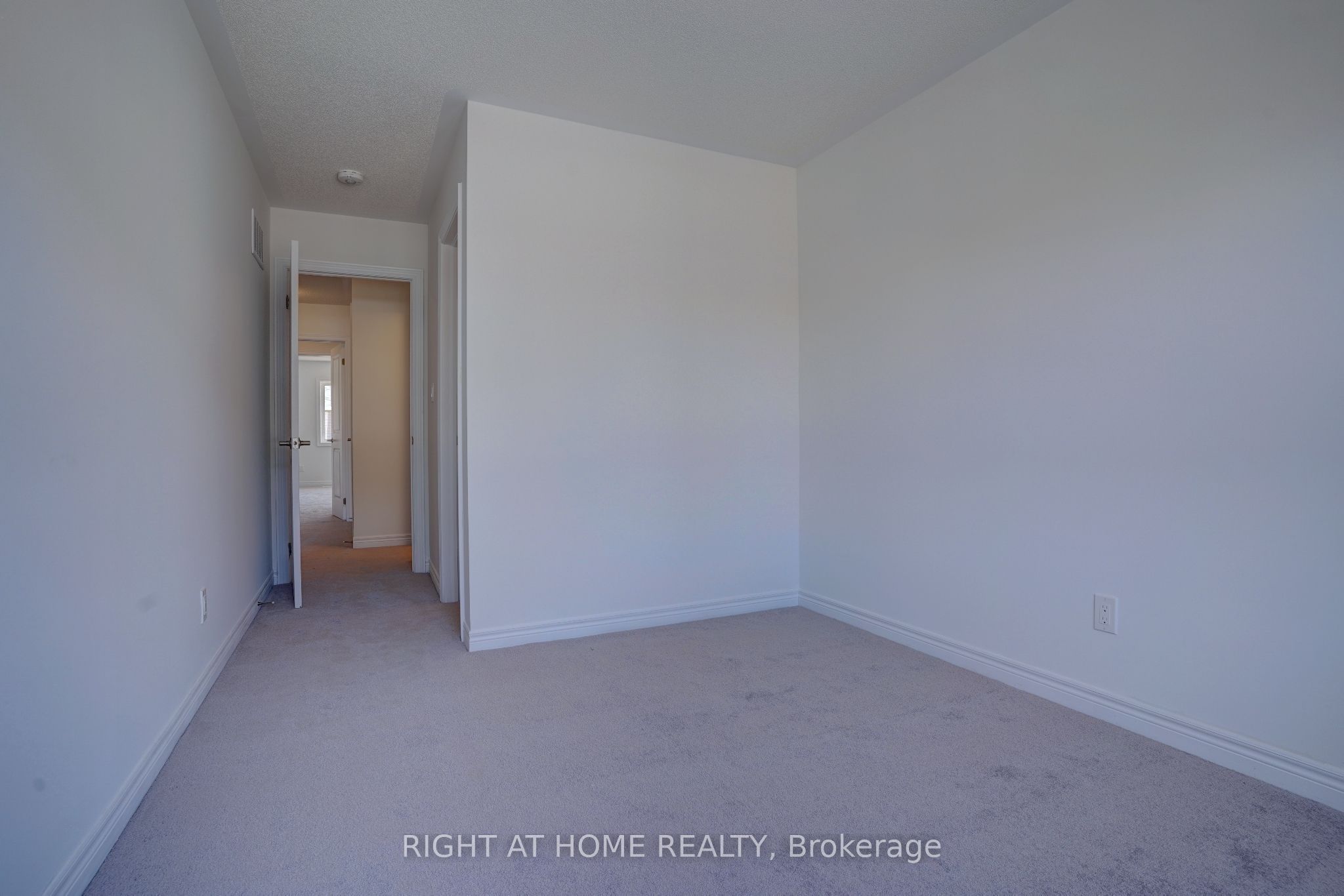 2038 Cameron Lott Crescent Property Photo 20