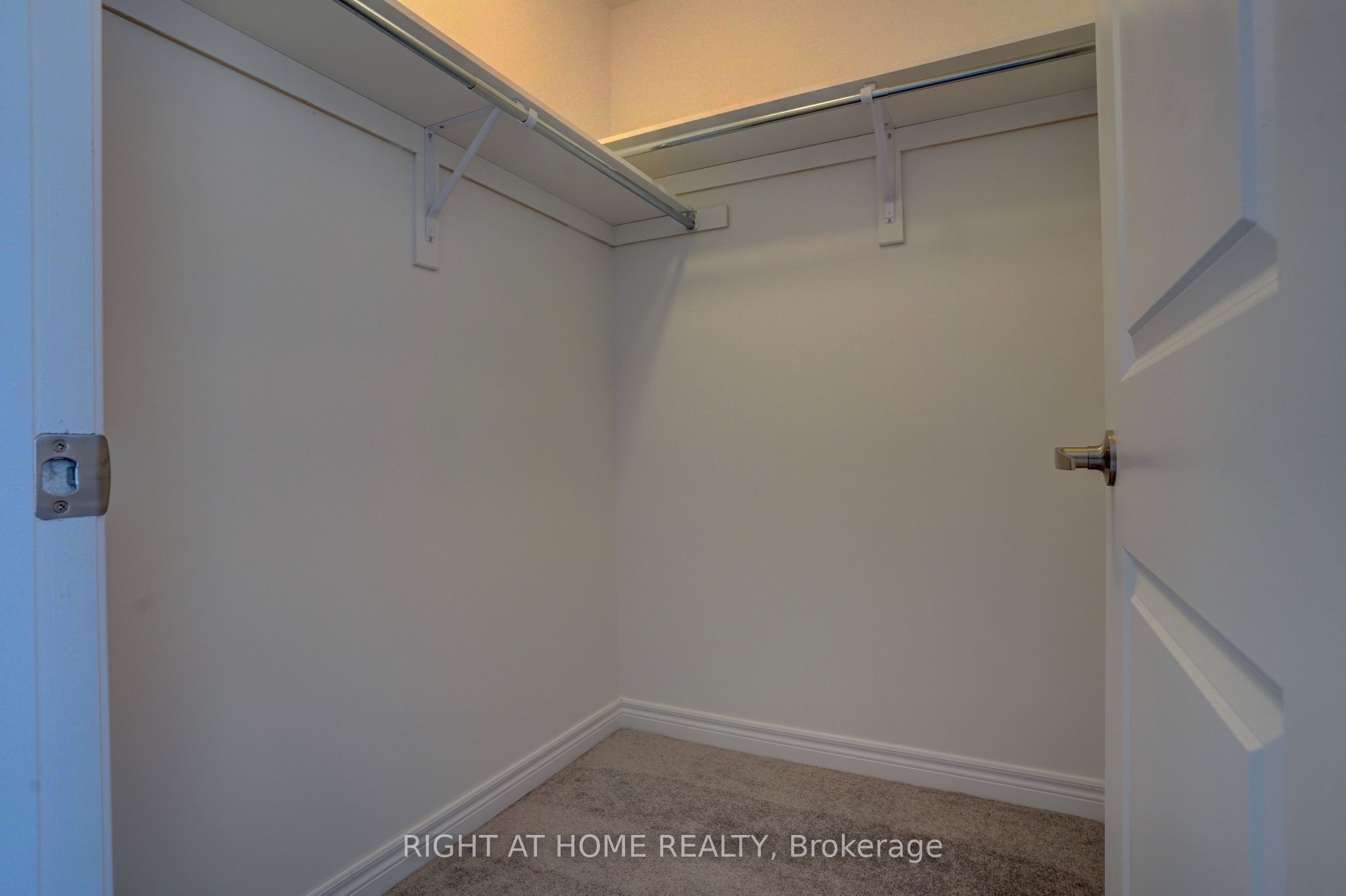 2038 Cameron Lott Crescent Property Photo 21
