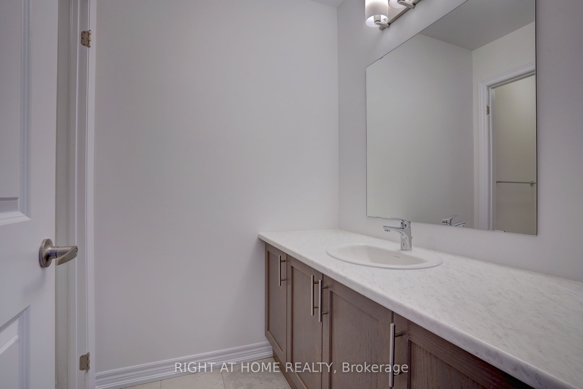 2038 Cameron Lott Crescent Property Photo 23