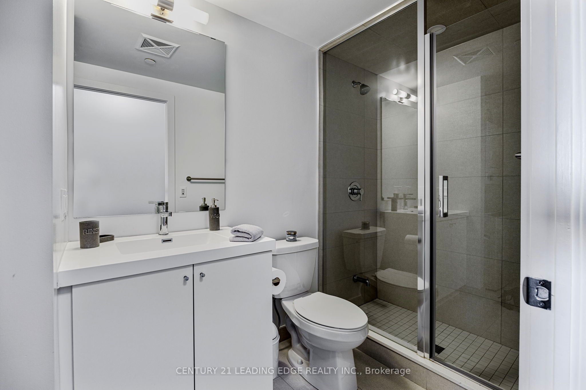 2550 Simcoe Street N 819 Property Photo 9
