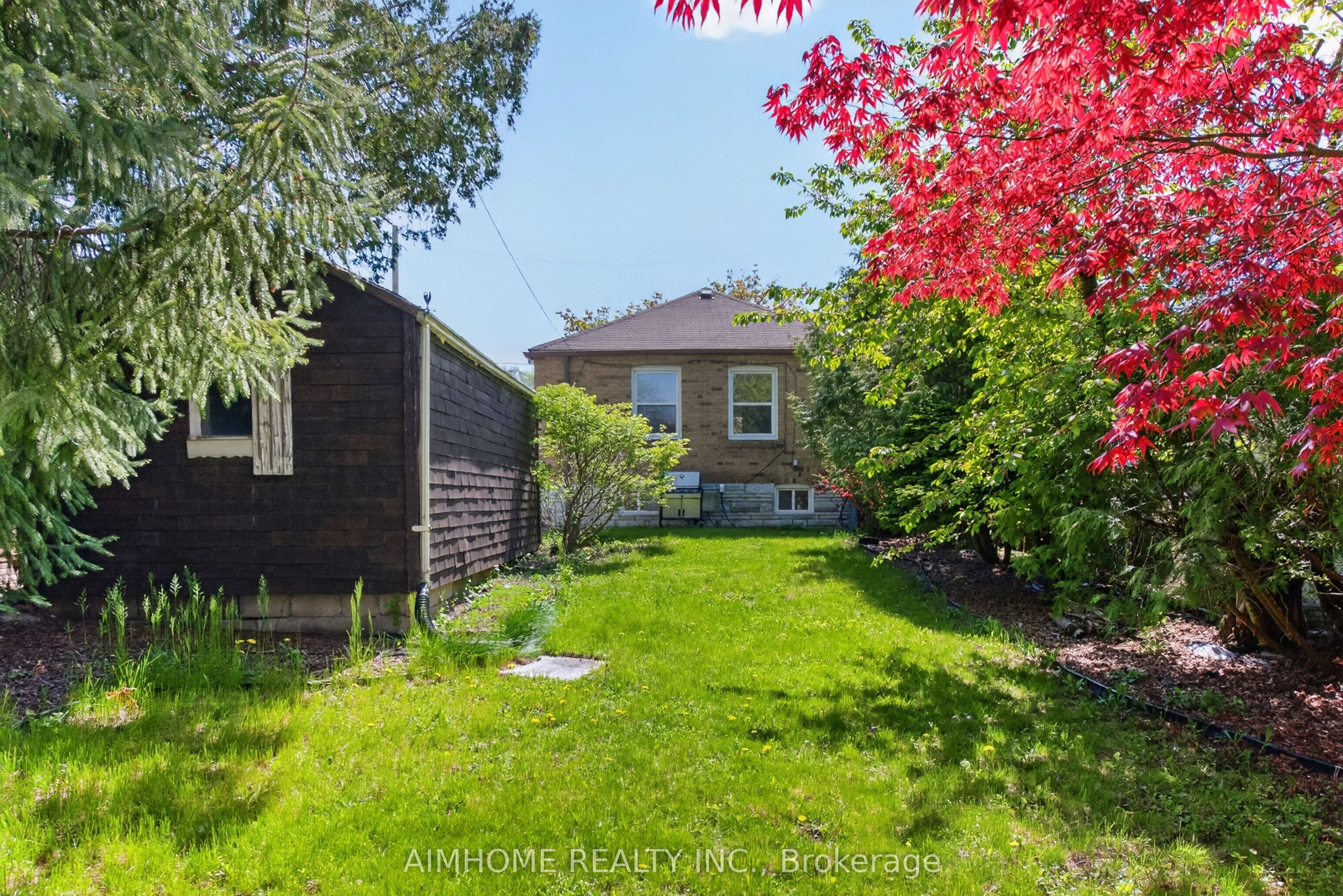 140 Meighen Avenue Property Photo 19