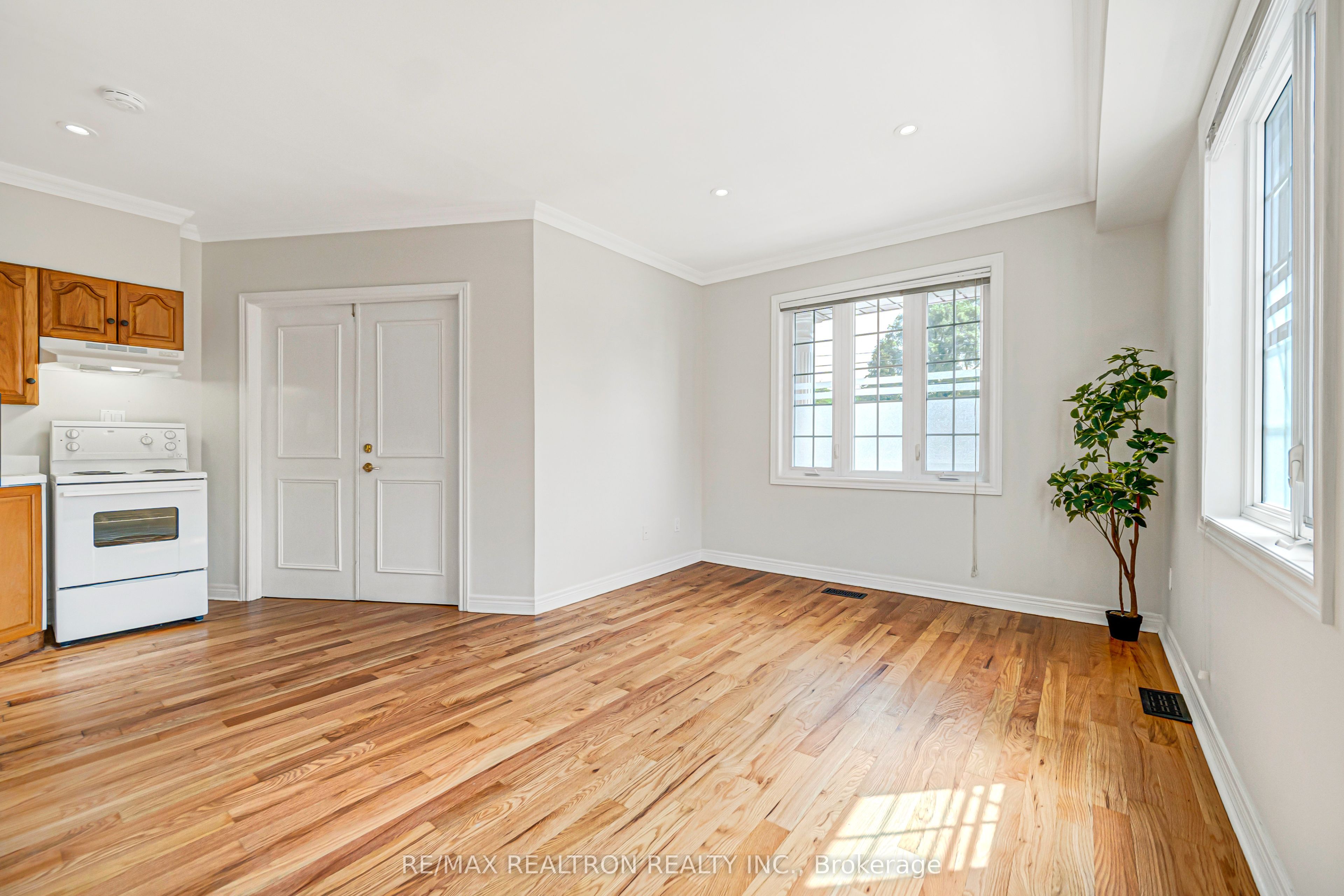 454 Donlands Avenue Property Photo 8
