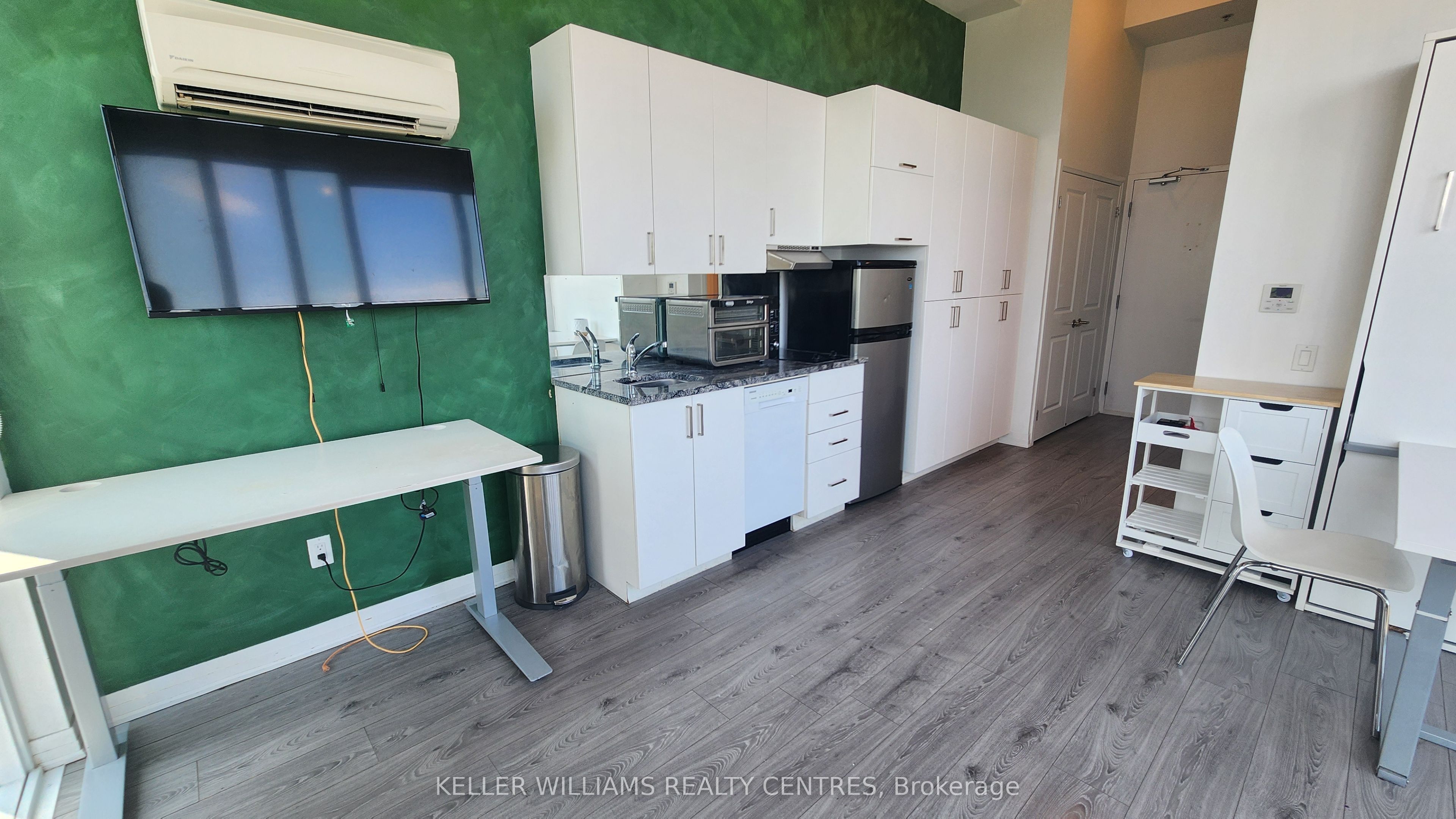 1900 Simcoe Street N 832 Property Photo 8