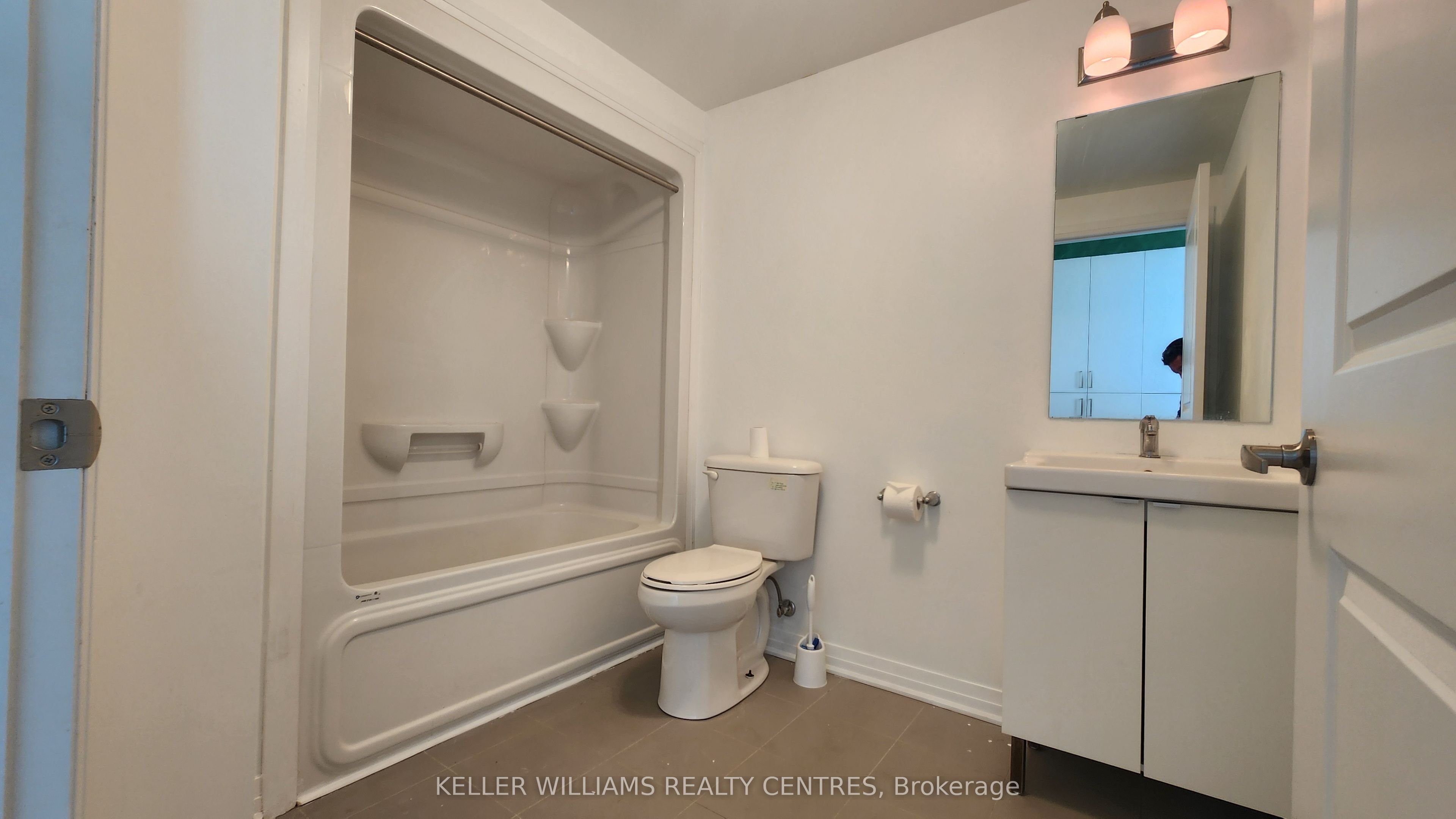1900 Simcoe Street N 832 Property Photo 10