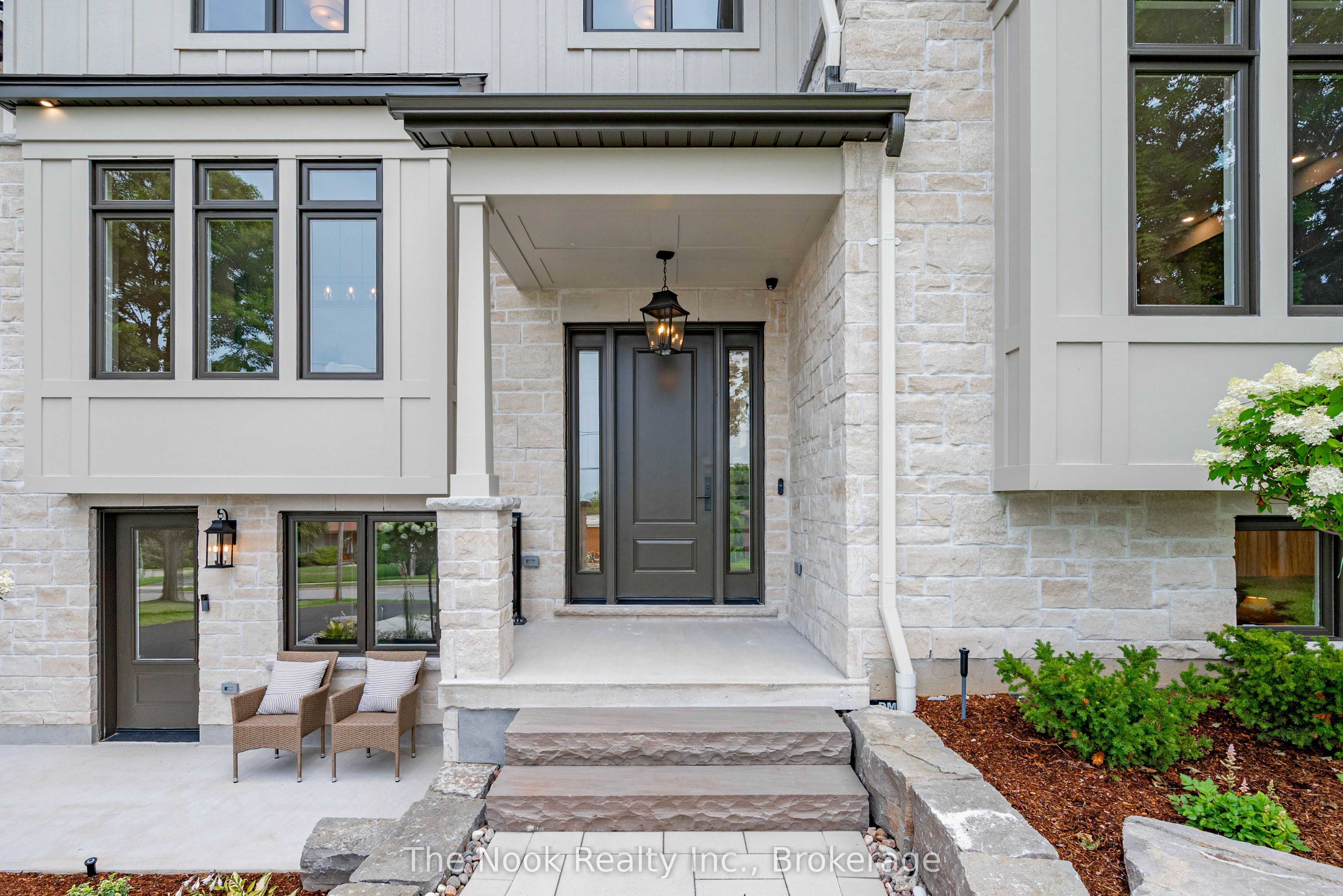 153 Elizabeth Crescent N Property Photo 6