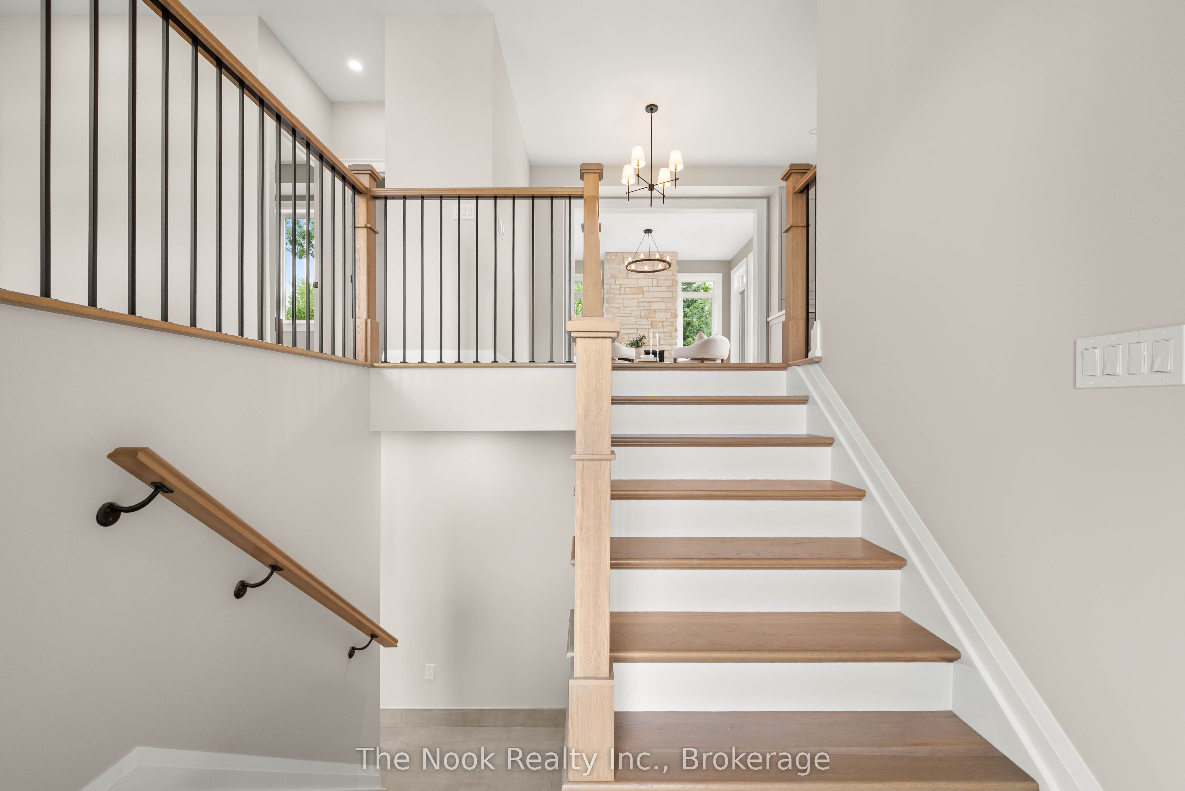 153 Elizabeth Crescent N Property Photo 7