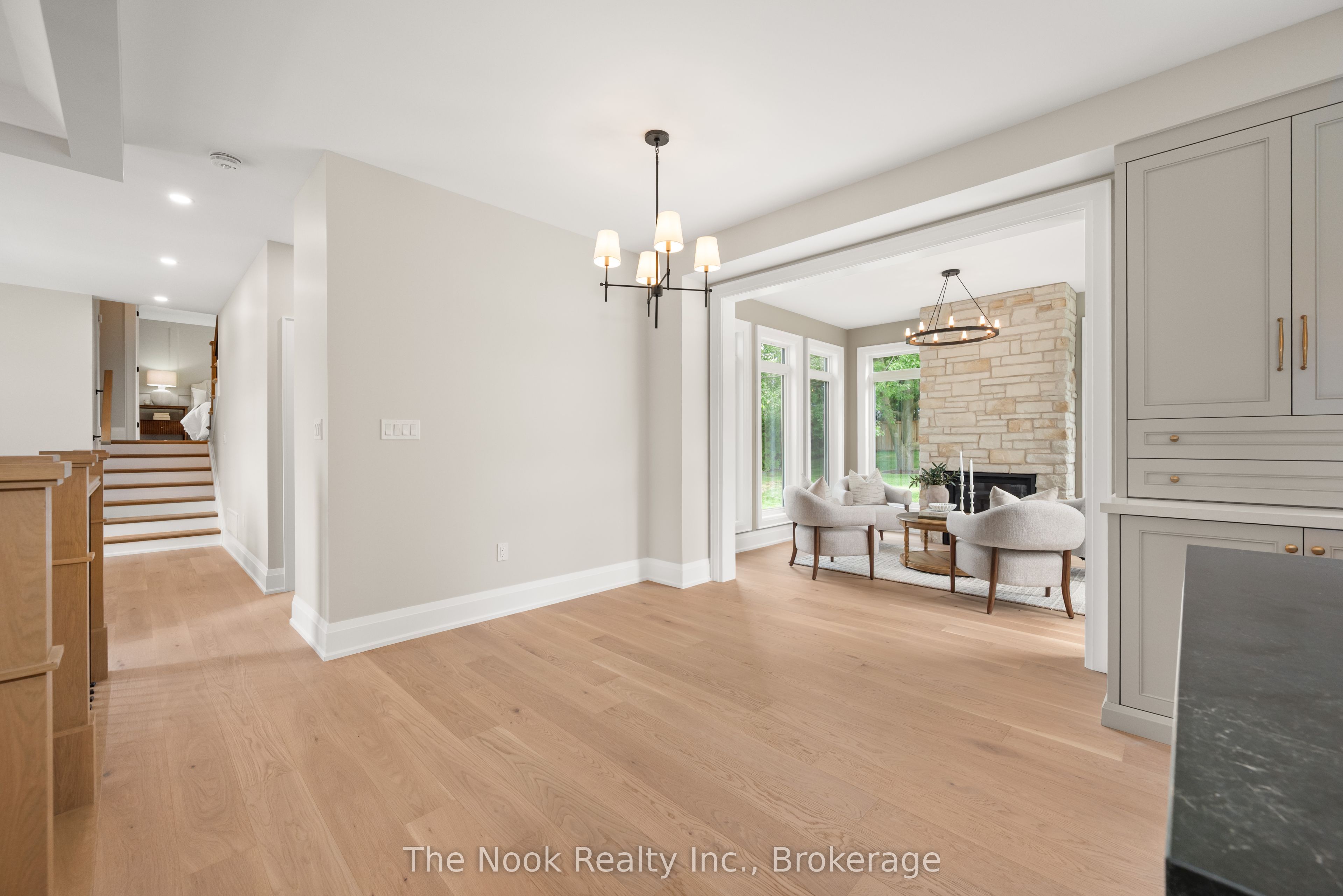 153 Elizabeth Crescent N Property Photo 10