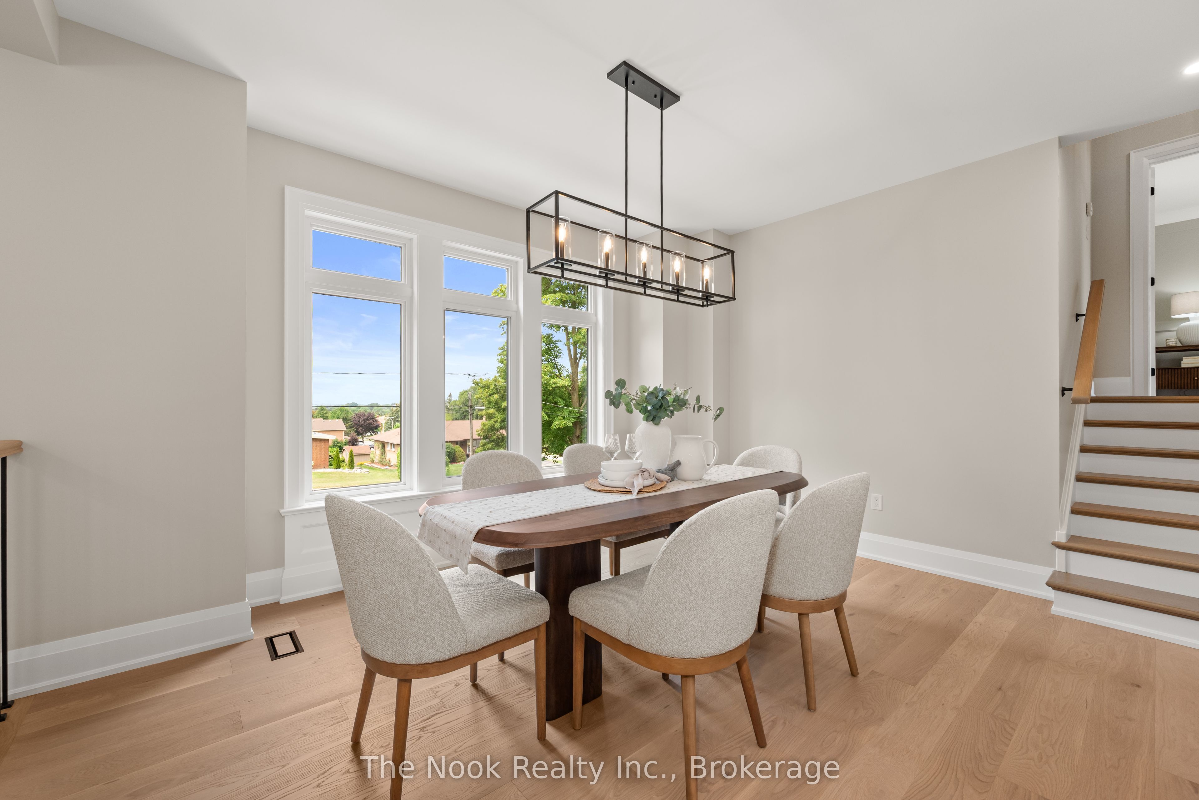 153 Elizabeth Crescent N Property Photo 19