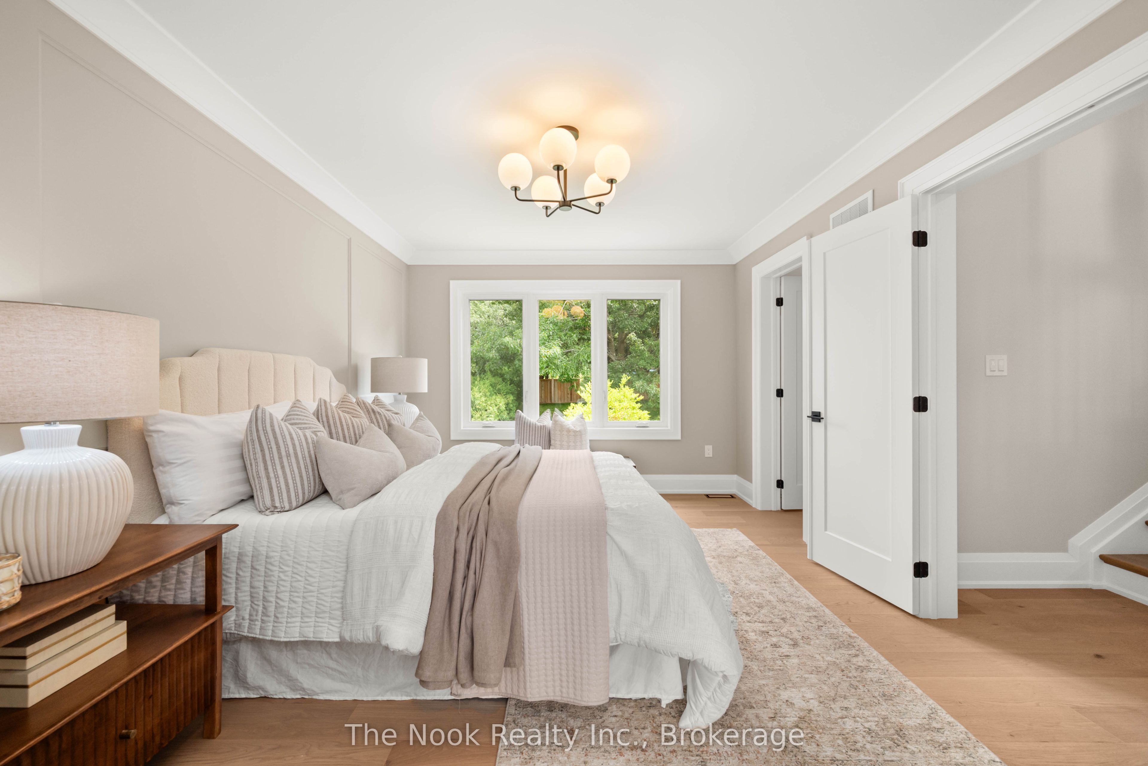153 Elizabeth Crescent N Property Photo 21