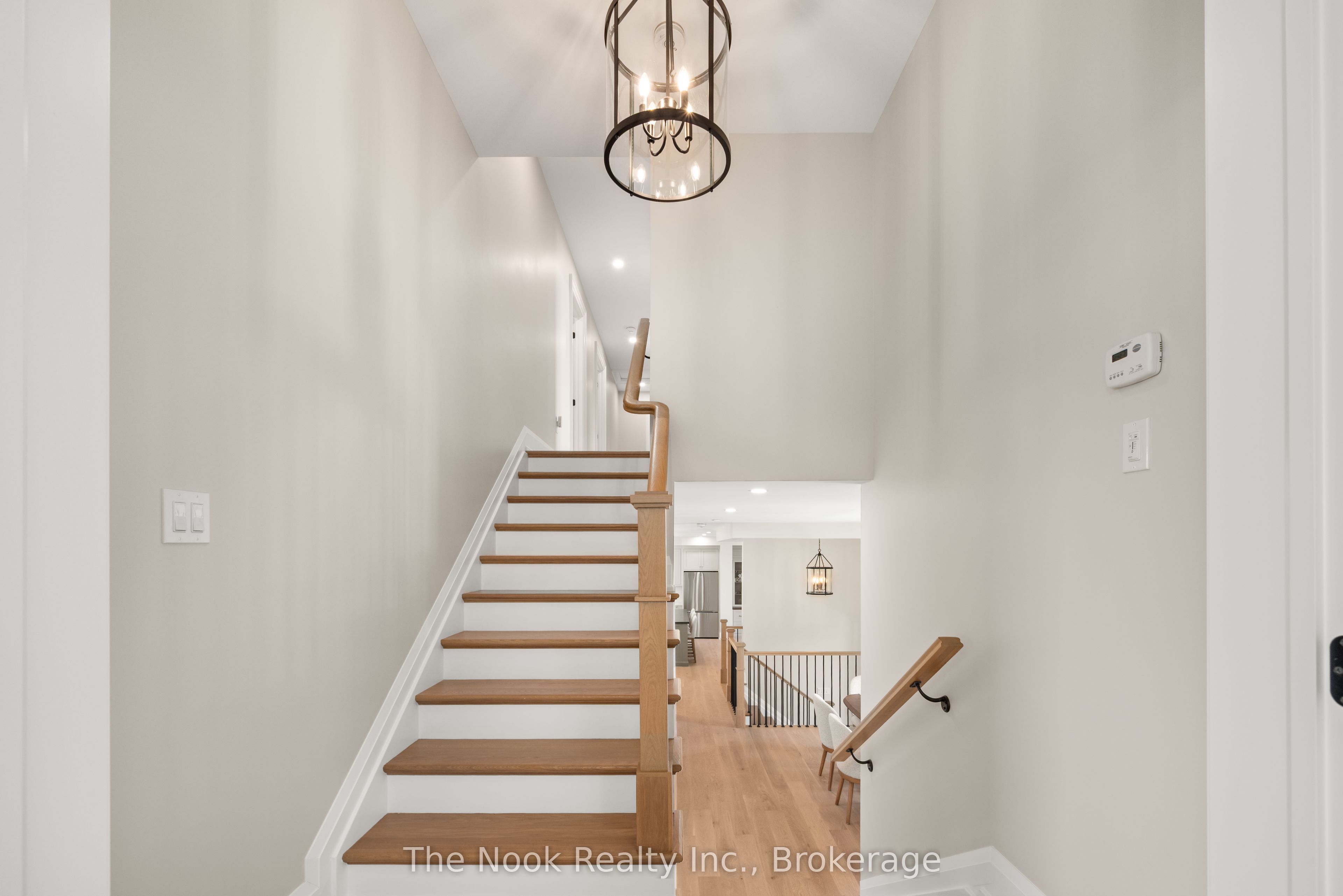 153 Elizabeth Crescent N Property Photo 25
