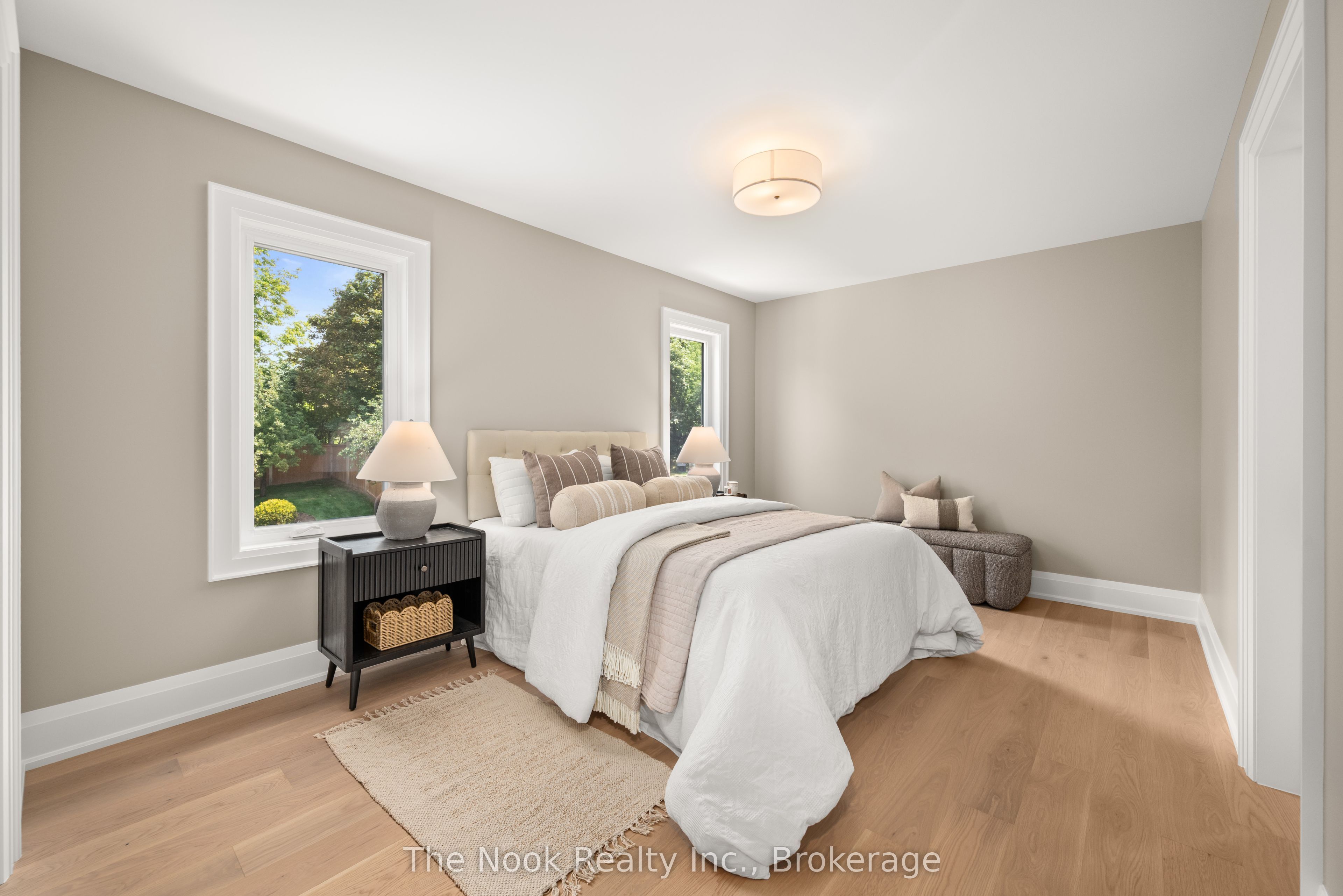 153 Elizabeth Crescent N Property Photo 31