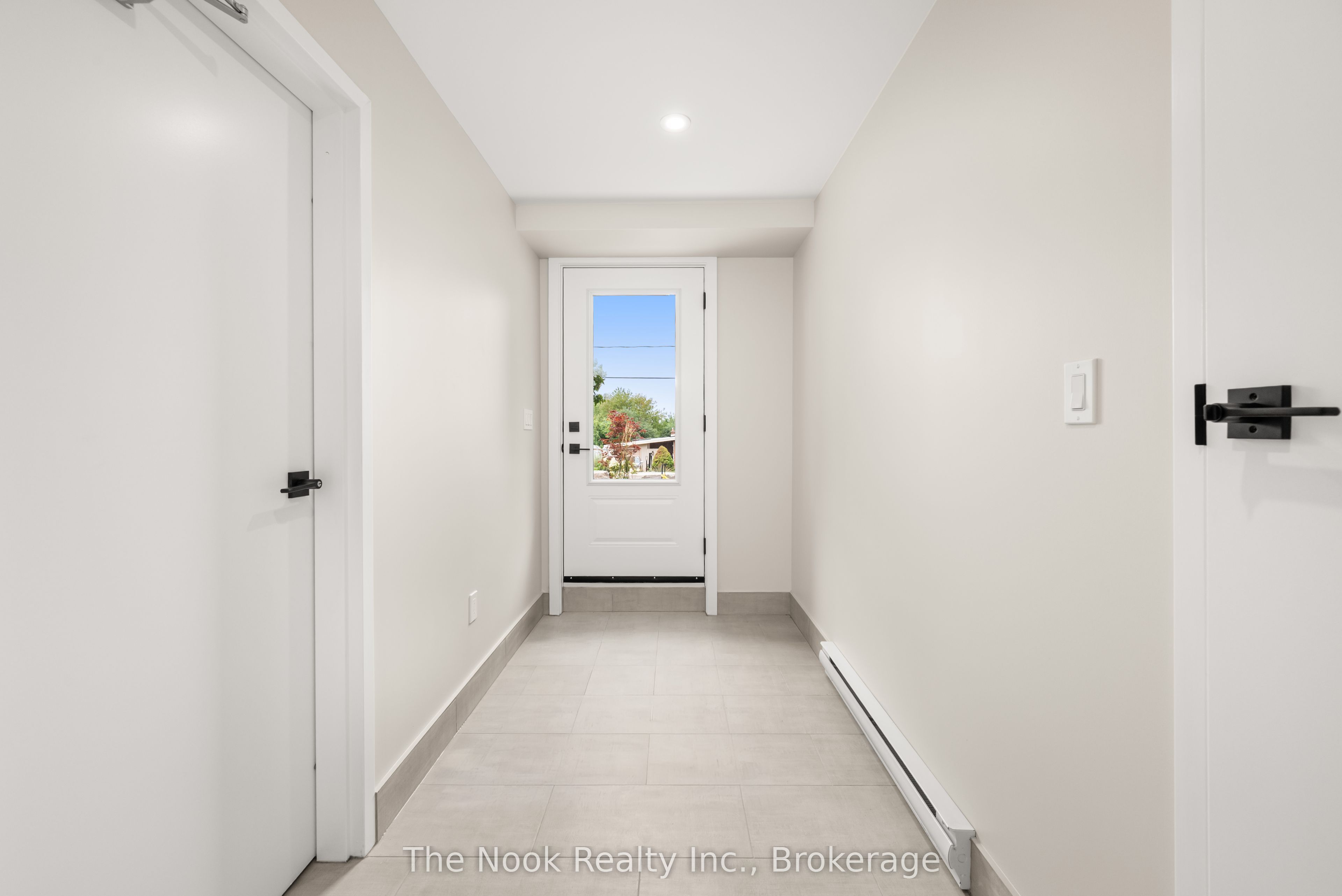 153 Elizabeth Crescent N Property Photo 36