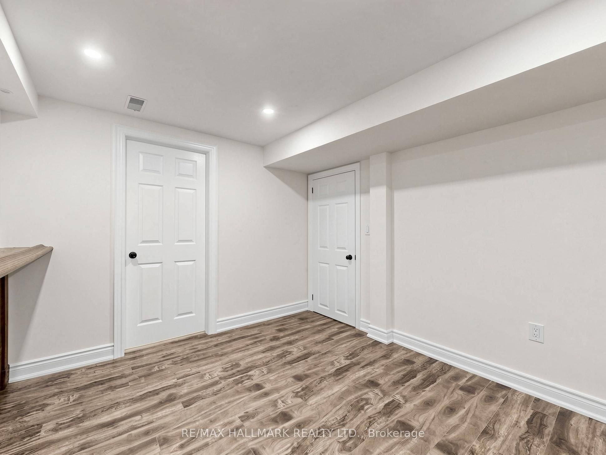 18 Howes Street Property Photo 37