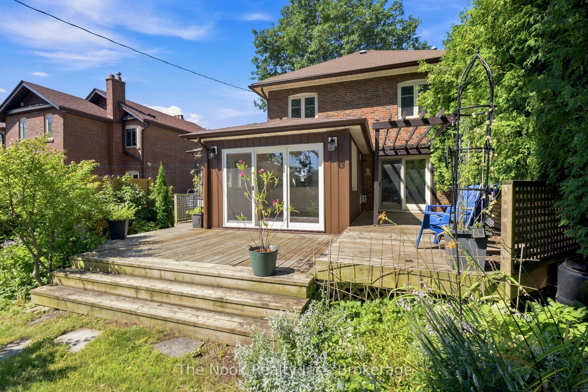 641 Masson Street Property Photo 45