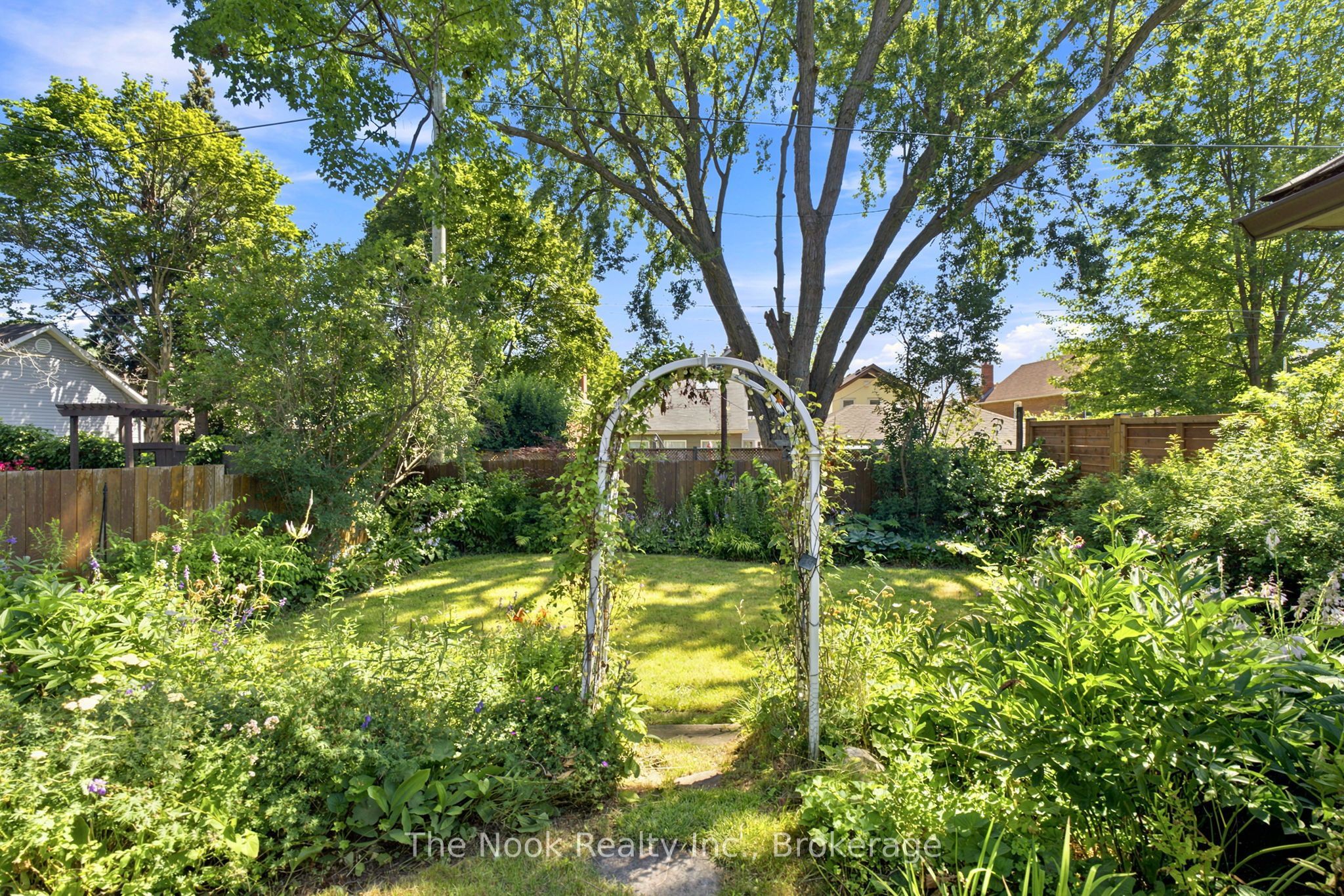 641 Masson Street Property Photo 46