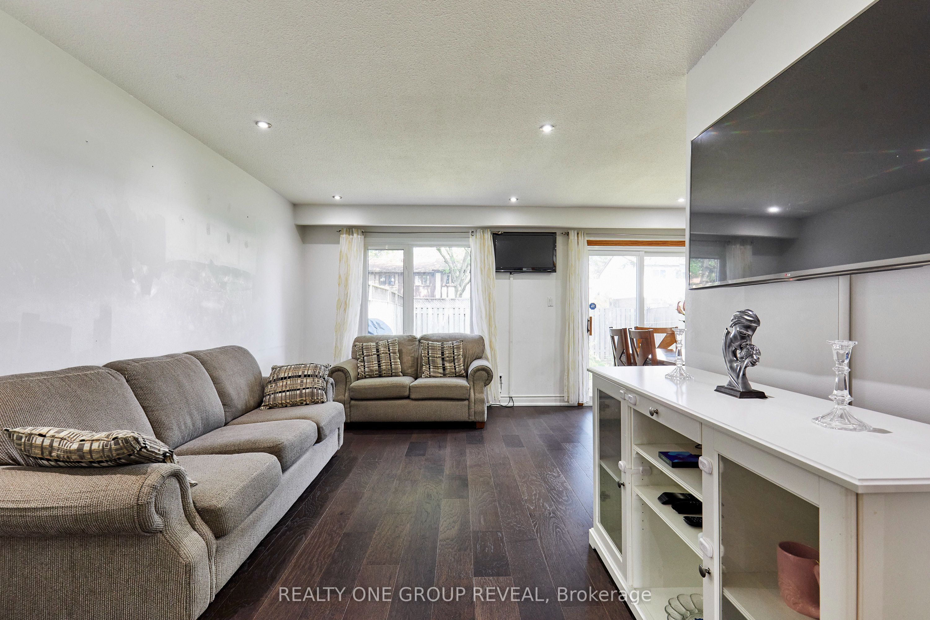 1374 Everton Street Property Photo 6