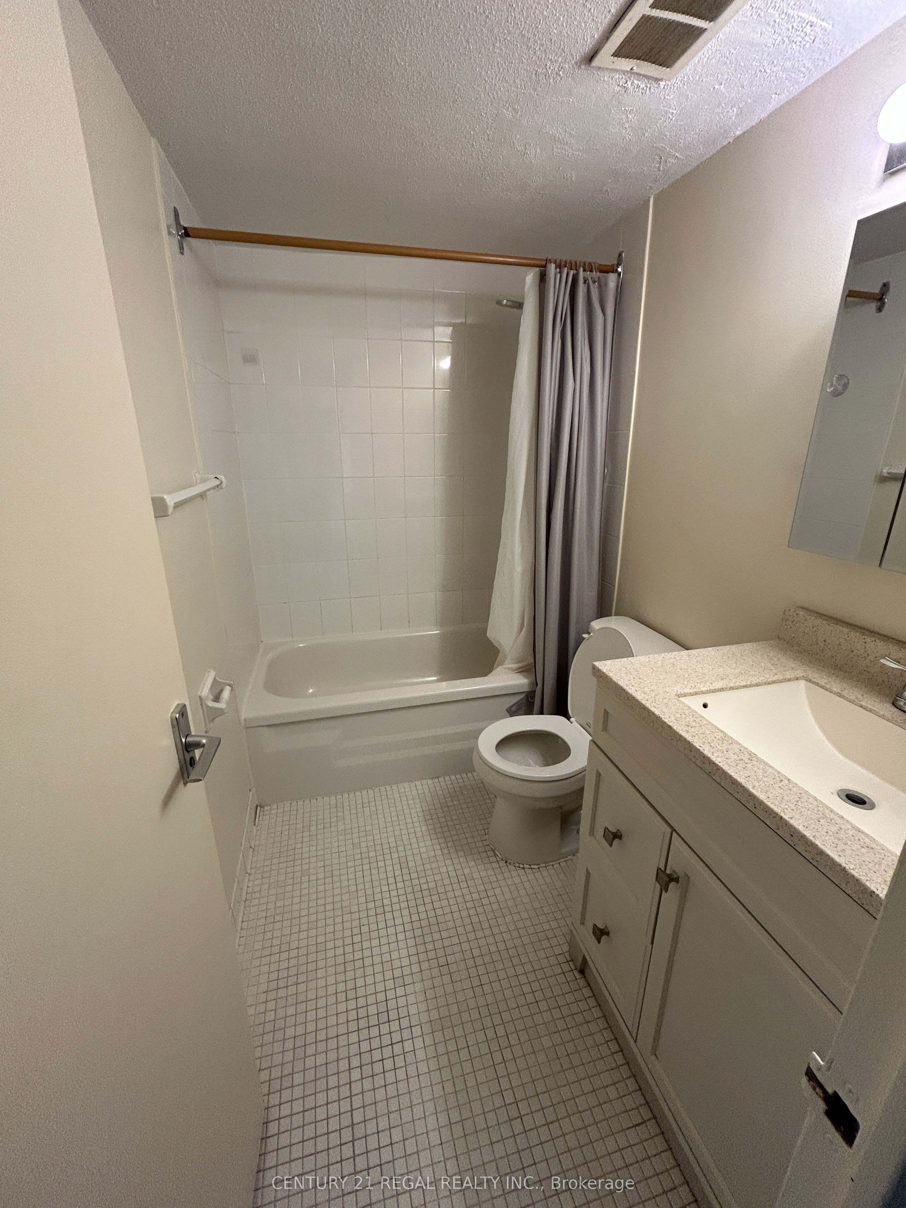 5 Massey Square 2908 Property Photo 7