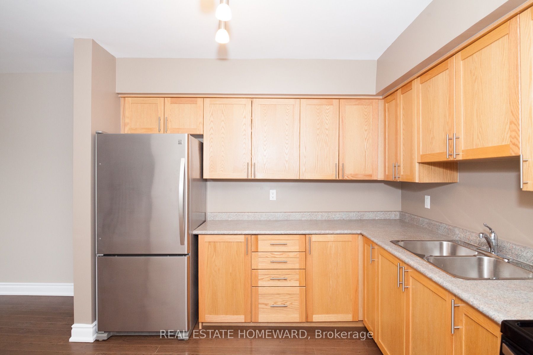 920 Pape Avenue B Property Photo 8
