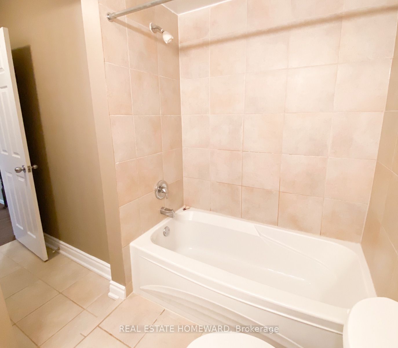 920 Pape Avenue B Property Photo 22
