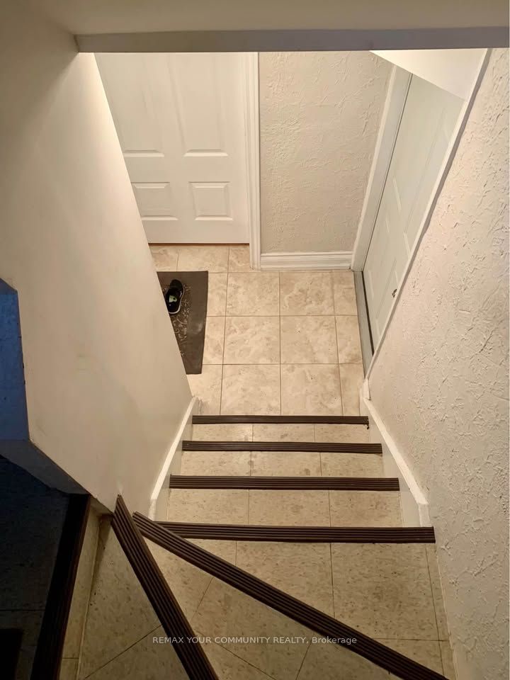 16 Coxwell Boulevard Lower Property Photo 2