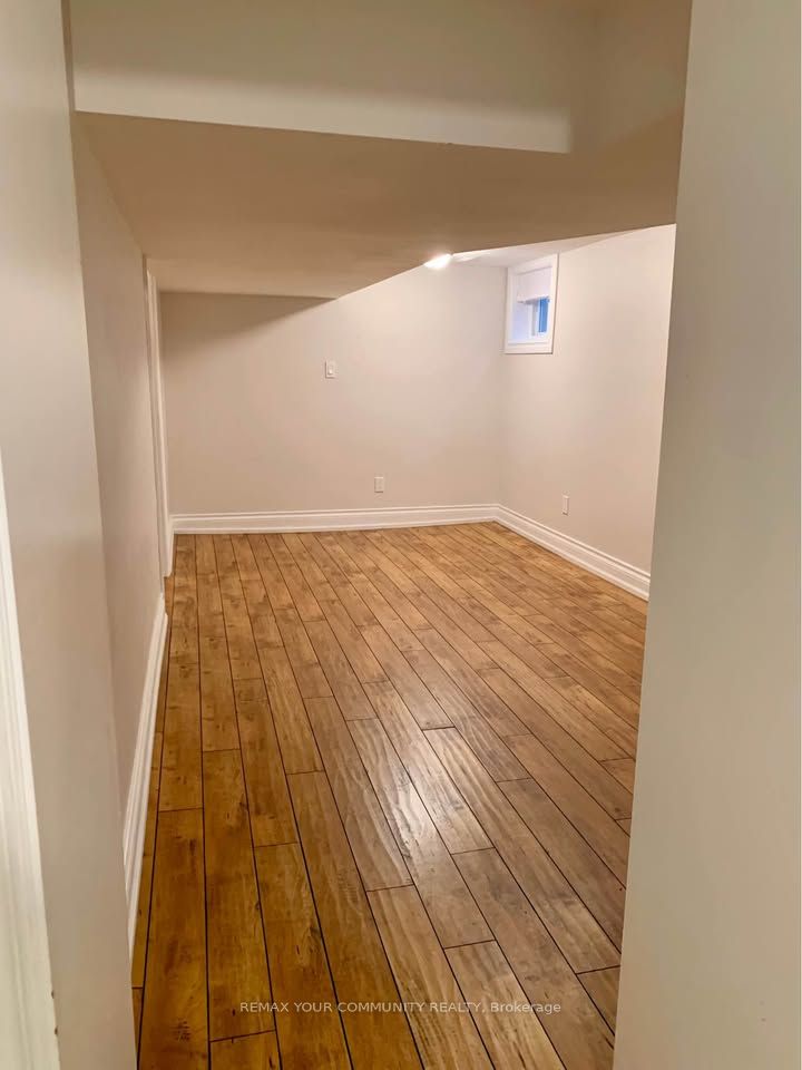 16 Coxwell Boulevard Lower Property Photo 4