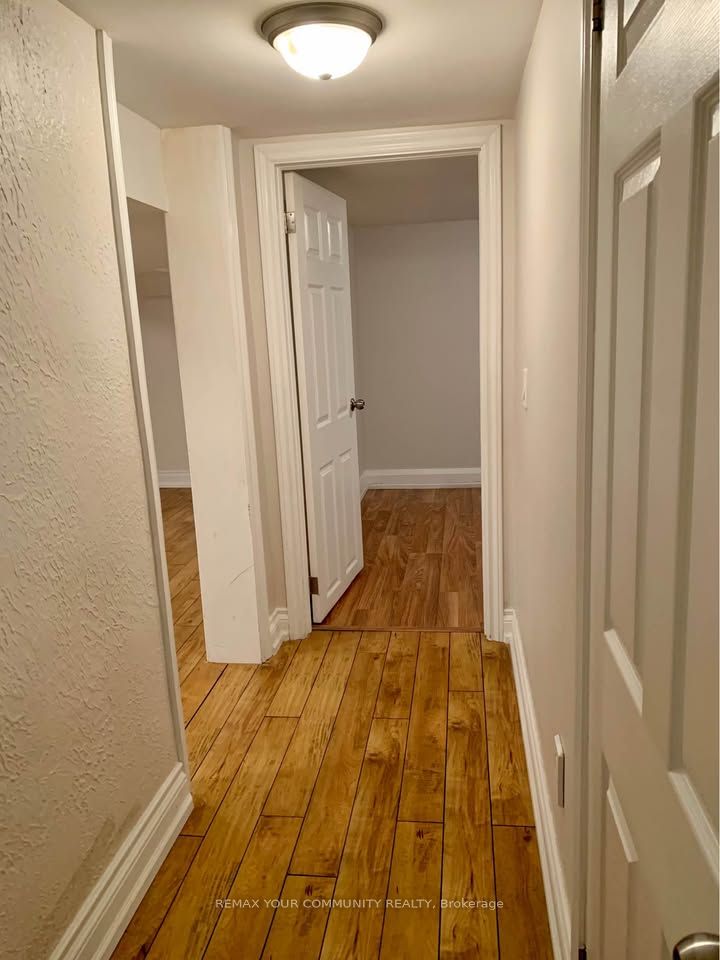 16 Coxwell Boulevard Lower Property Photo 5