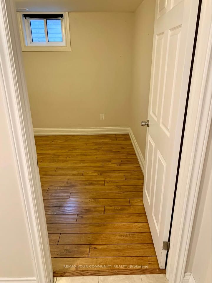 16 Coxwell Boulevard Lower Property Photo 6