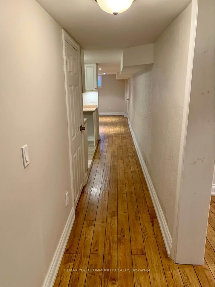 16 Coxwell Boulevard Lower Property Photo 8