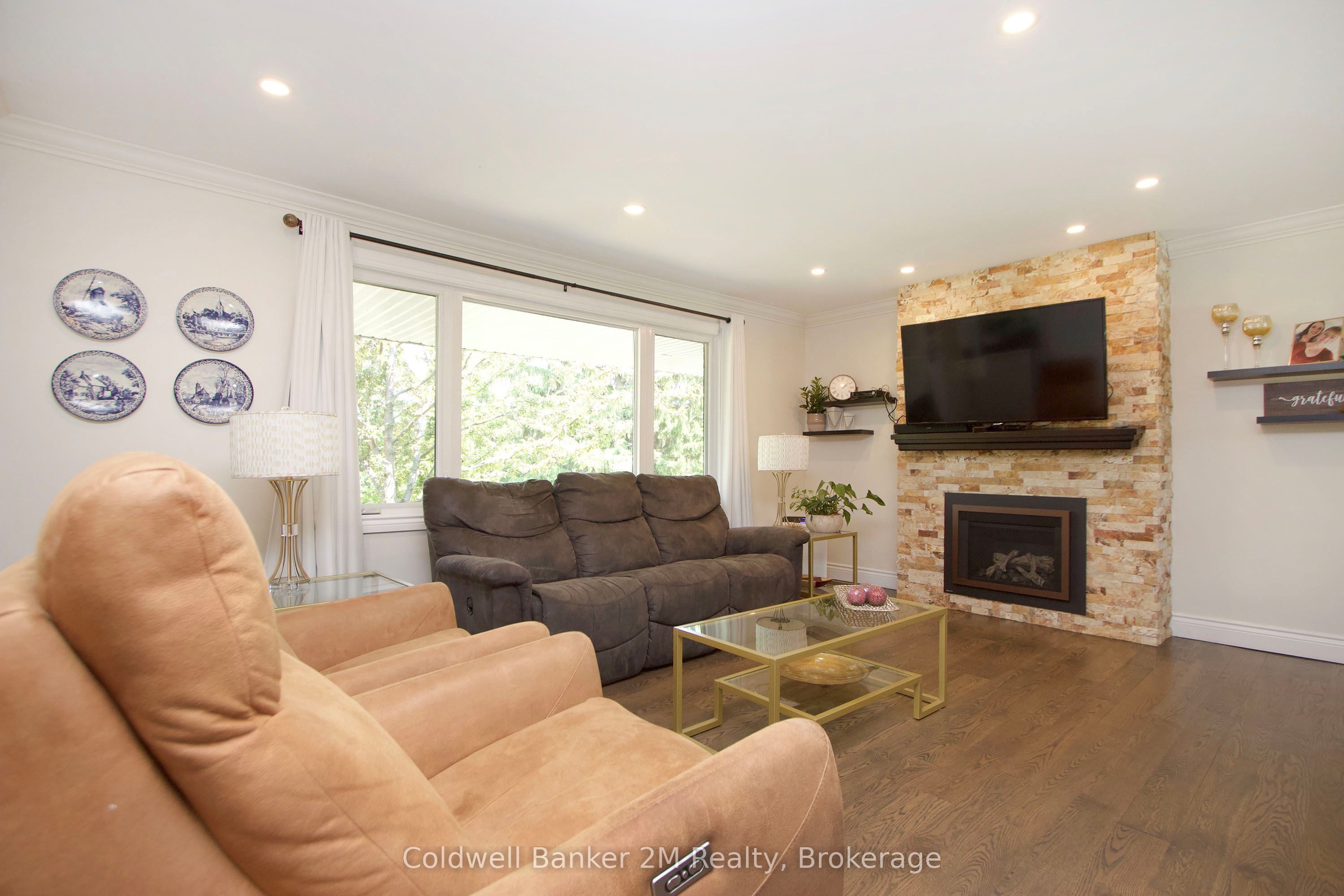 276 Park Road N Property Photo 6