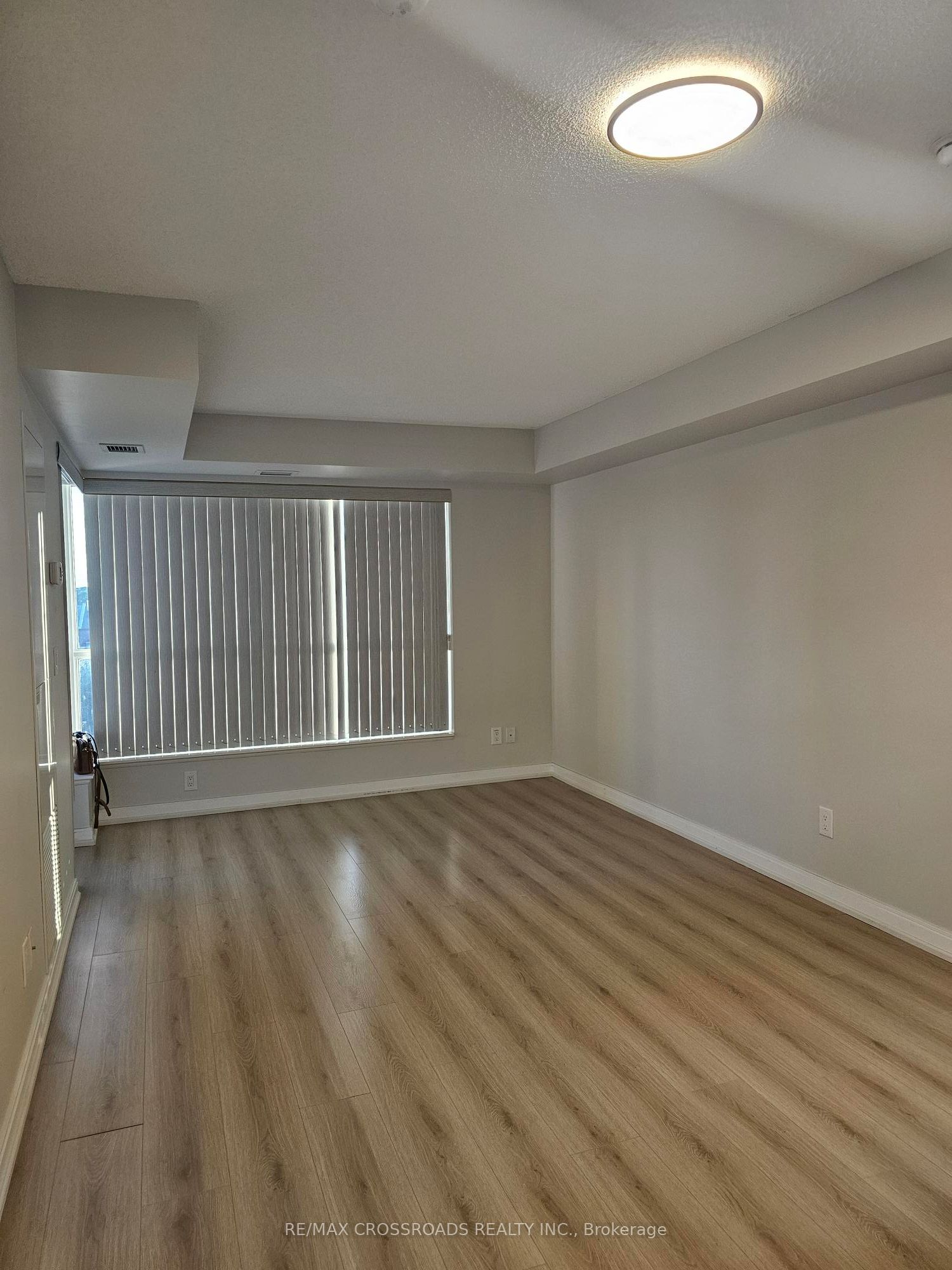 151 Village Green Square 506 Property Photo 7
