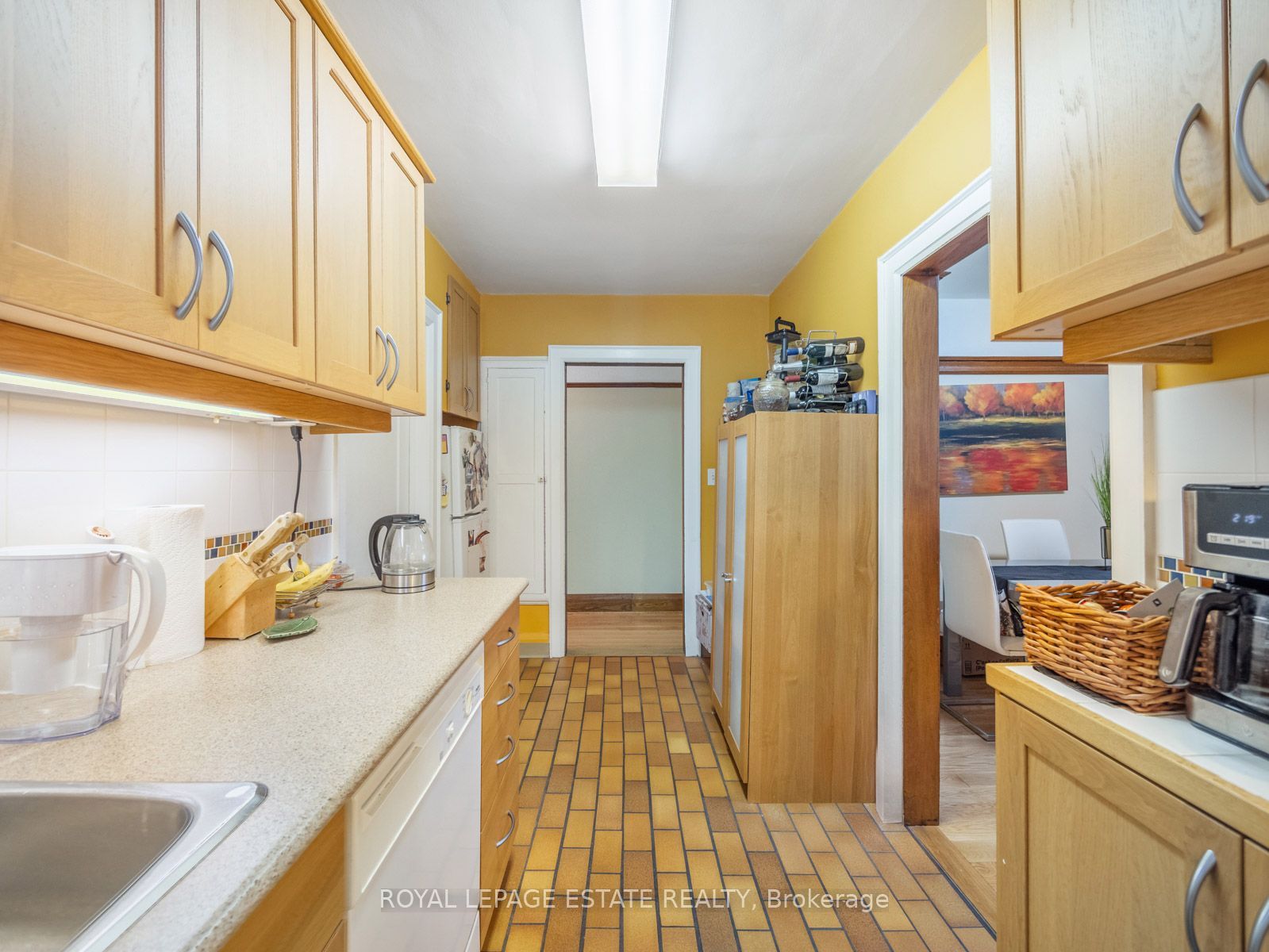 2275 Queen Street E Property Photo 11