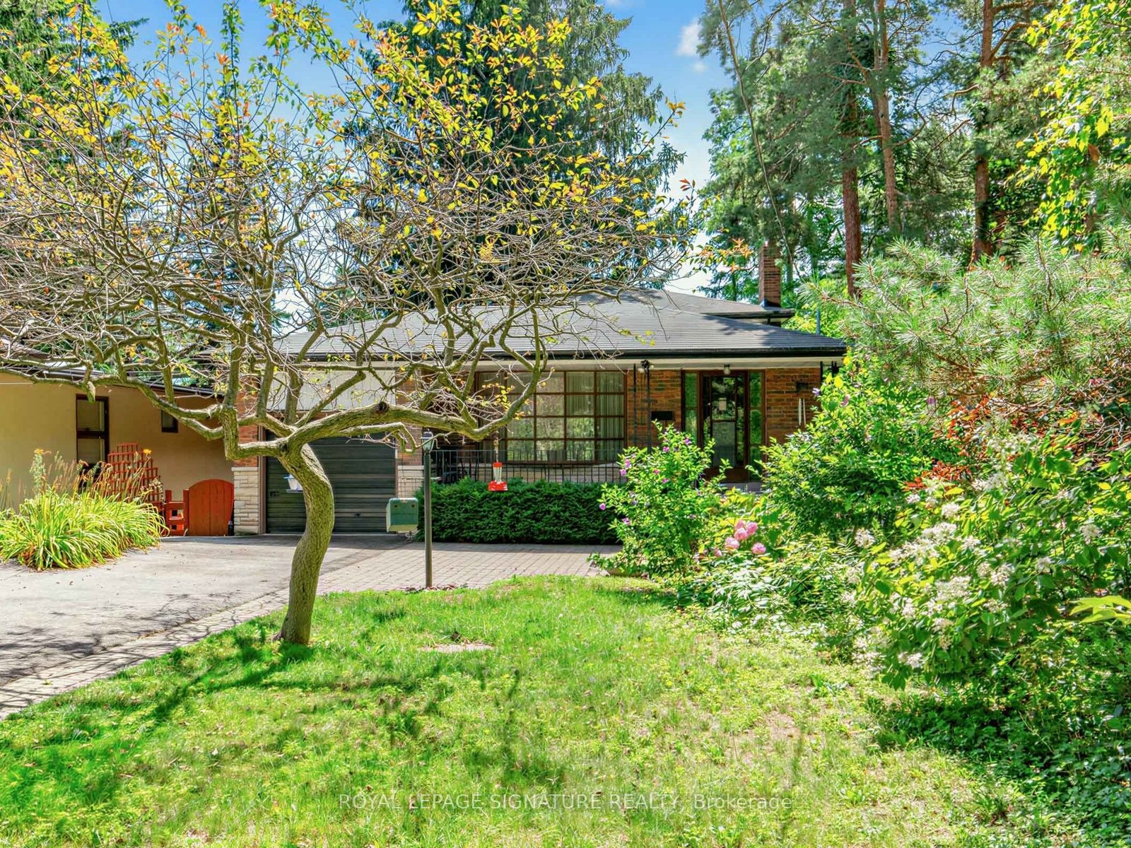 162 Bathgate Drive Property Photo 1