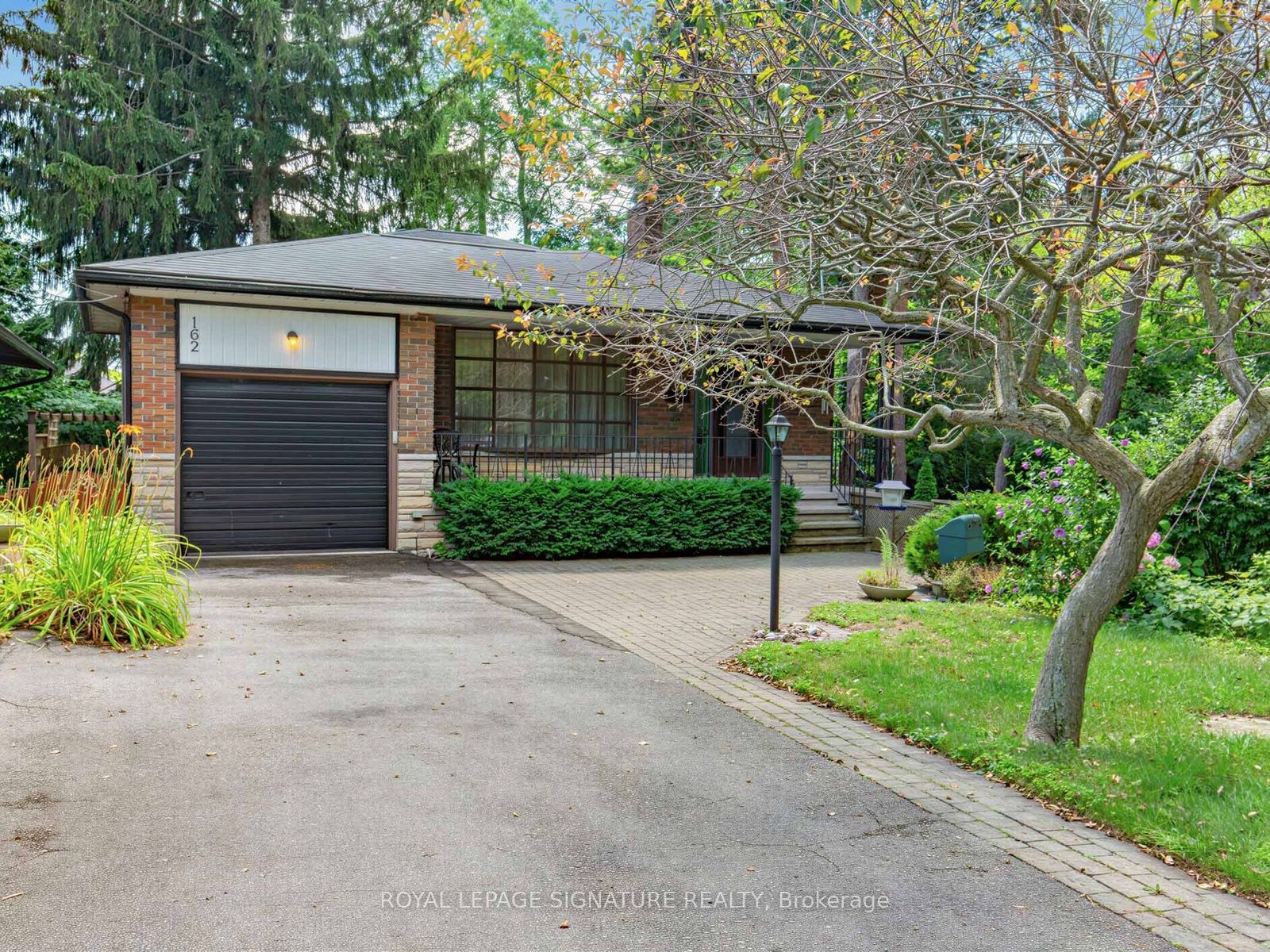 162 Bathgate Drive Property Photo 2