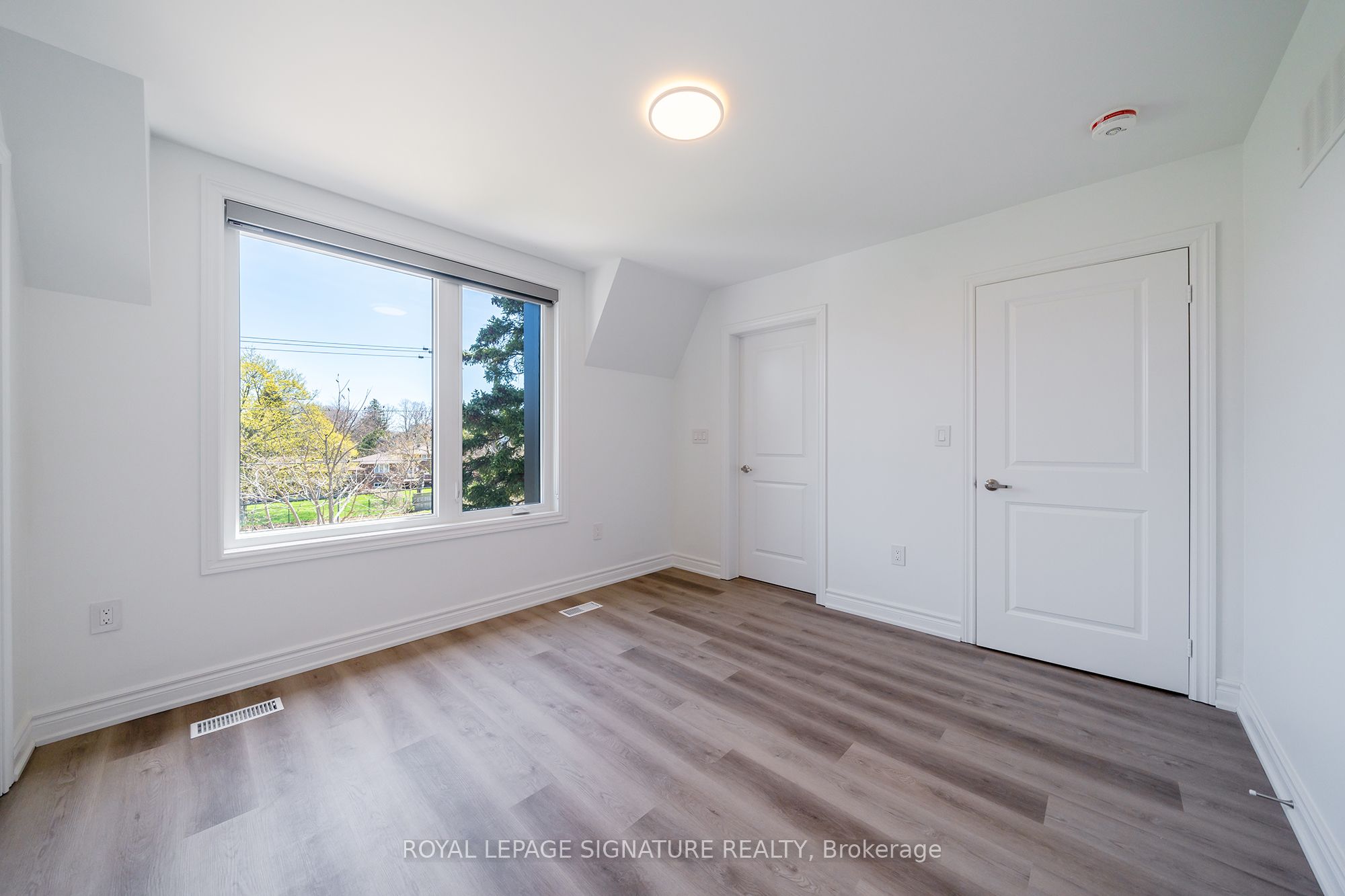 2052 Pharmacy Avenue 3 Property Photo 9