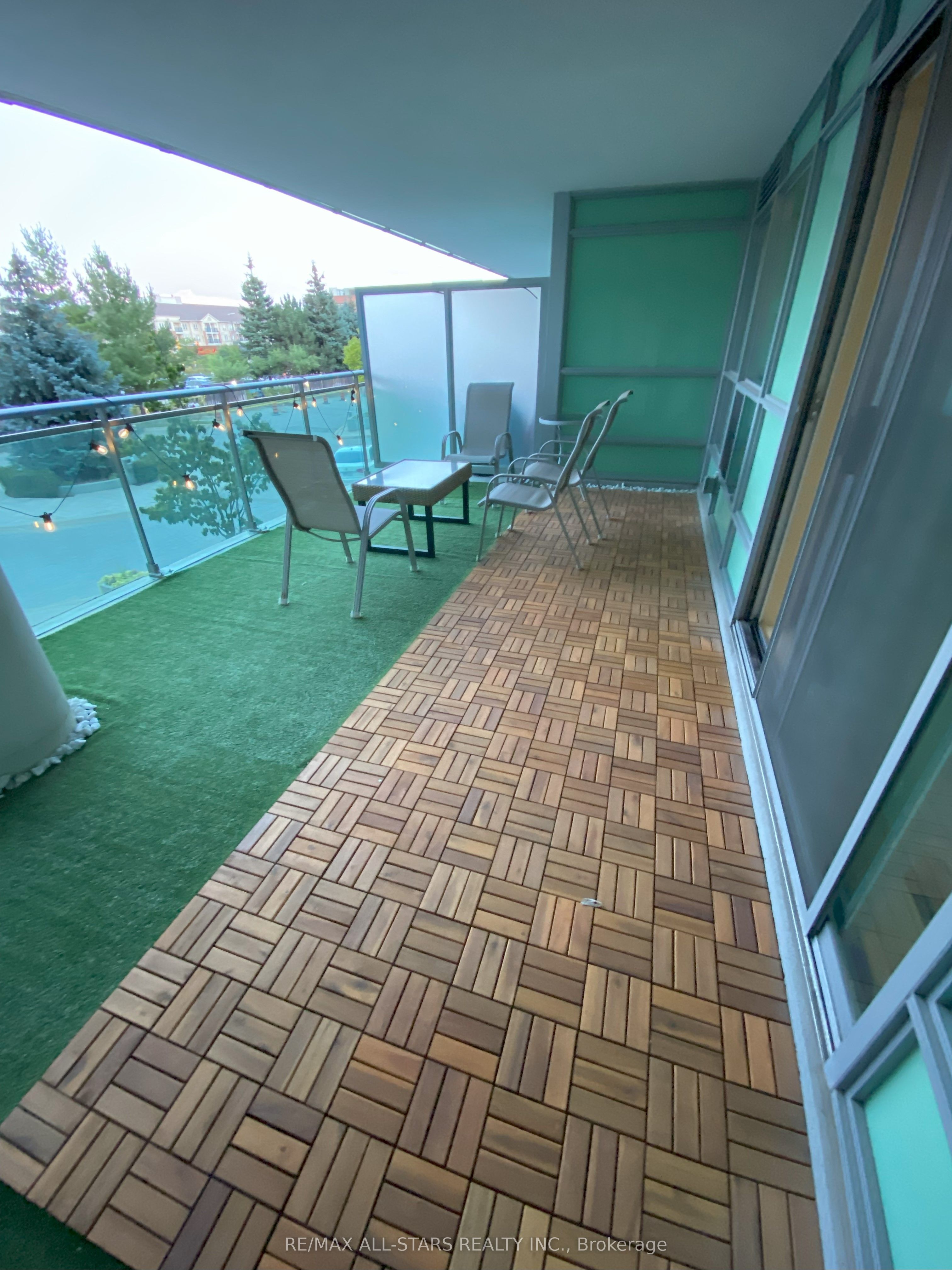60 Fairfax Crescent 201 Property Photo 3