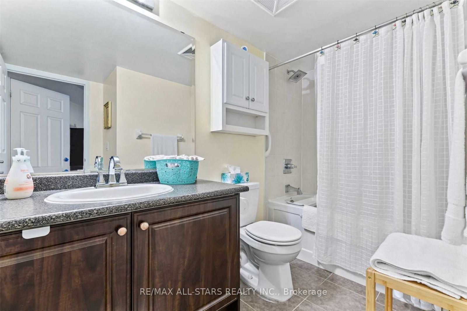 60 Fairfax Crescent 201 Property Photo 9