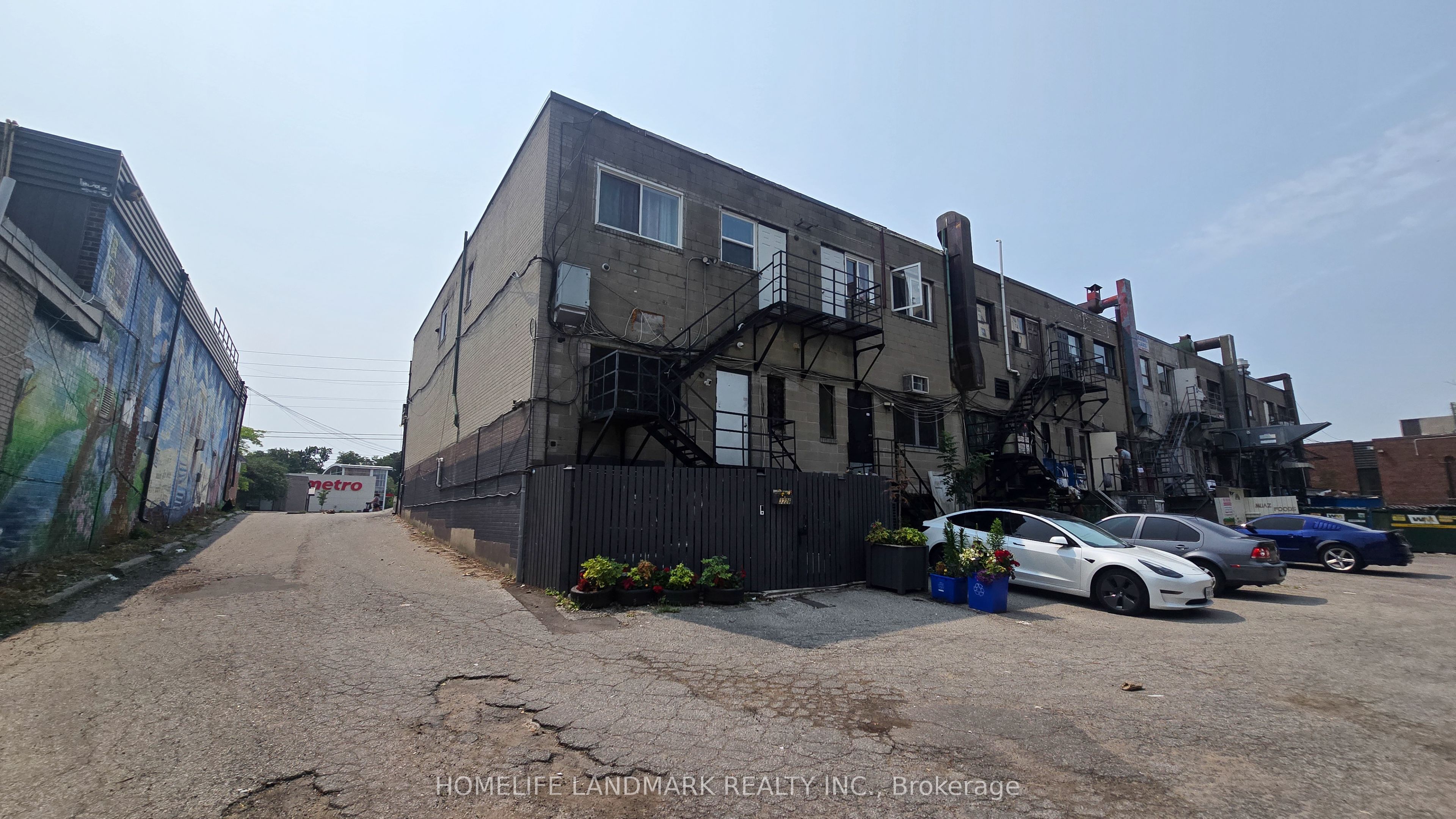 3226 Eglinton Avenue E Property Photo 4