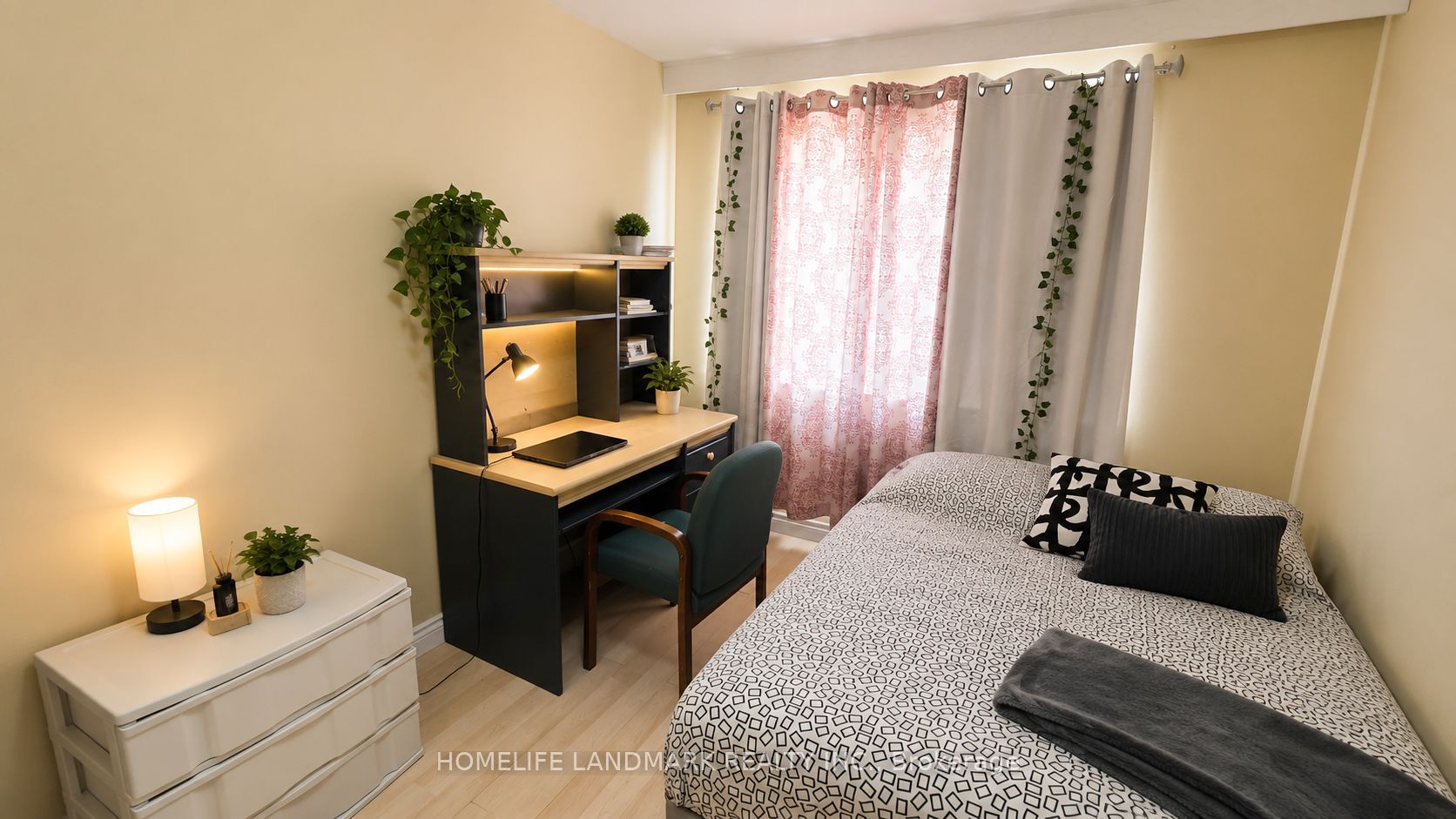 3226 Eglinton Avenue E Property Photo 11